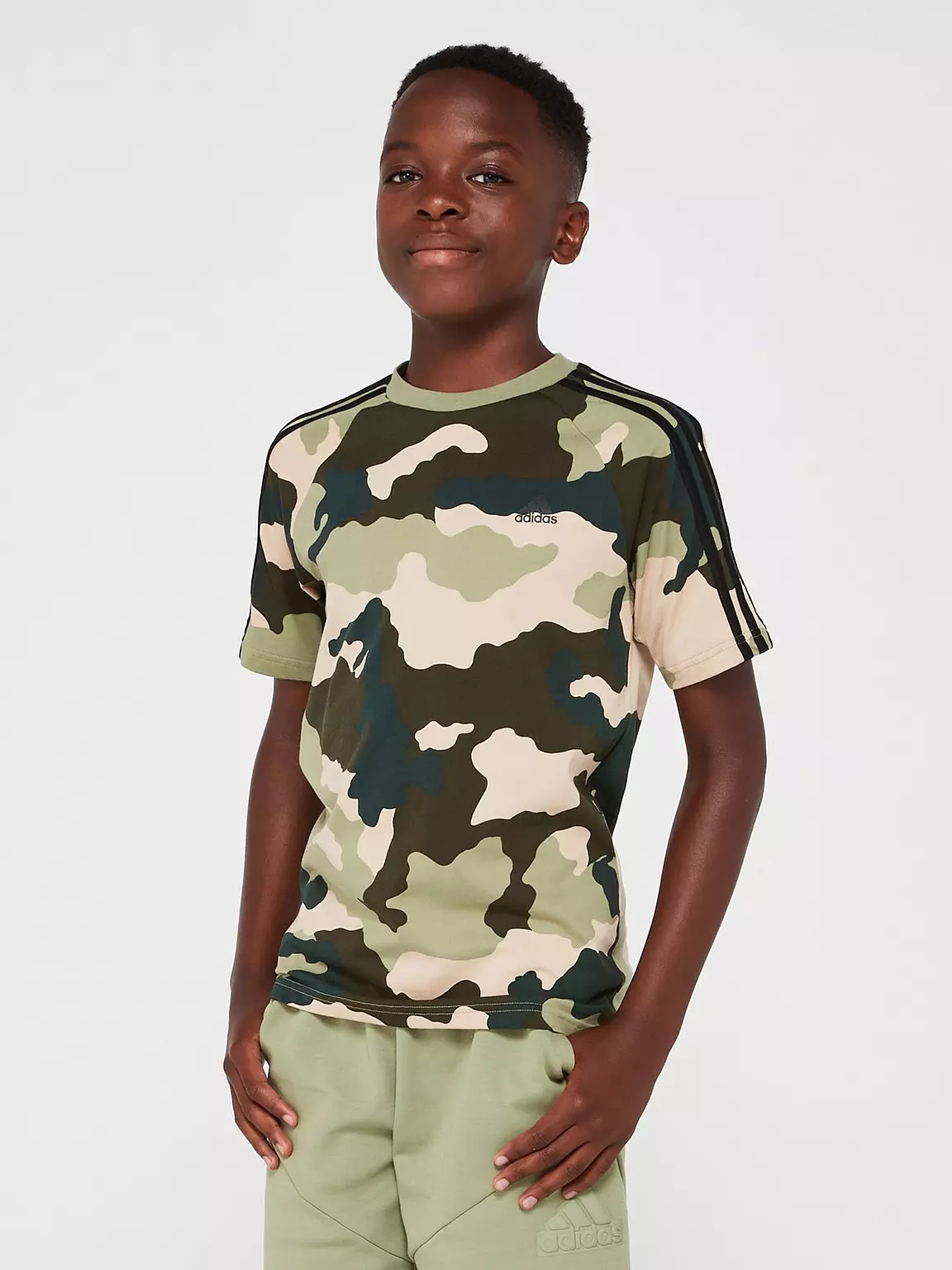 

Футболка Adidas для мальчиков, IY4298, хаки A98F, размер 152, Essentials Camo Print