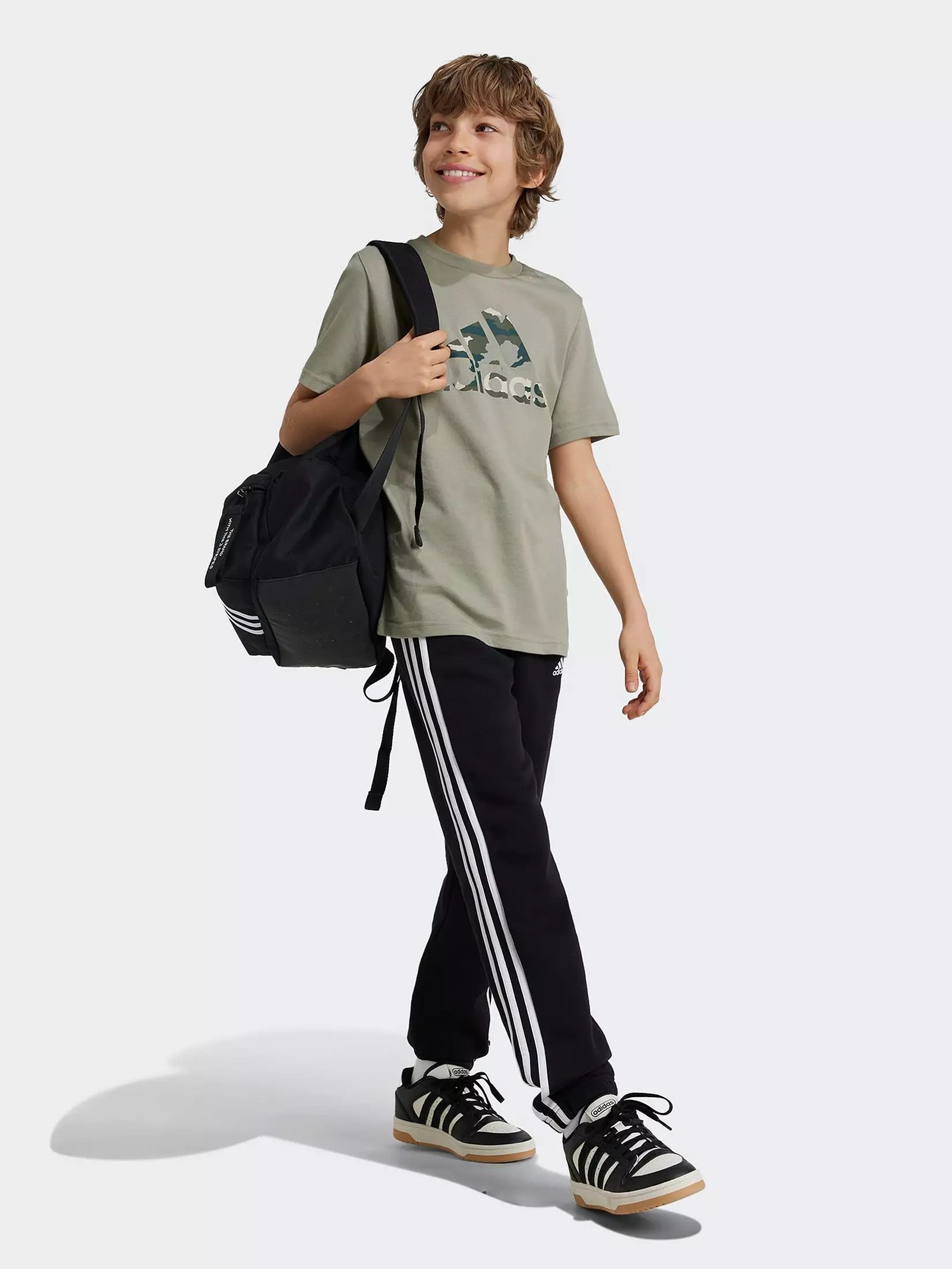 

Футболка Adidas для мальчиков, IZ0422, хаки AESW, размер 176, Camo Graphic