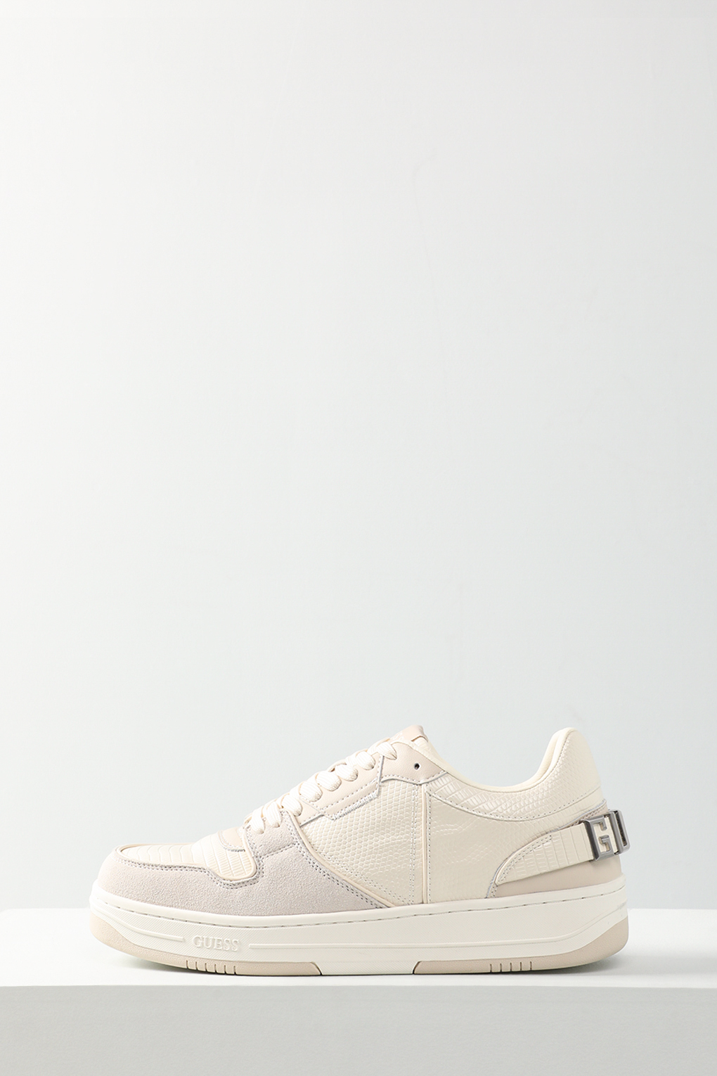 

Кеды мужские Guess FMPANC PEL12 белые 43 EU, Белый, FMPANC PEL12