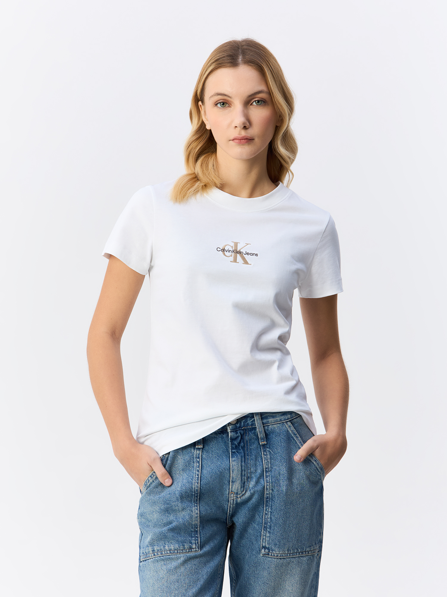 

Футболка женская Calvin Klein Jeans J20J223563 белая L, Белый, J20J223563