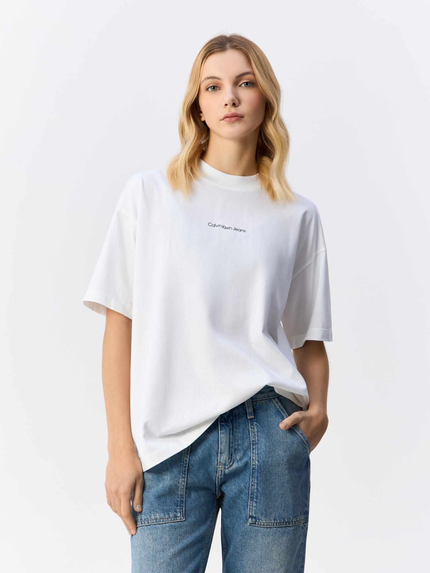 

Футболка женская Calvin Klein Jeans J20J224349 белая L, Белый, J20J224349