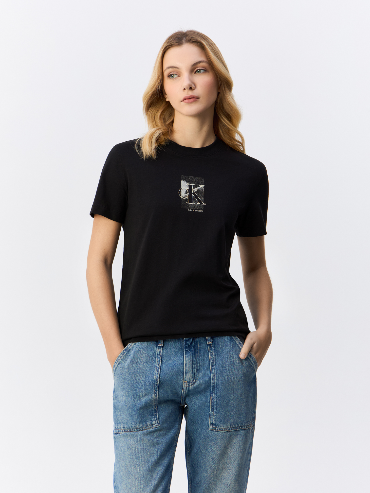 

Футболка женская Calvin Klein Jeans J20J223908 черная L, Черный, J20J223908