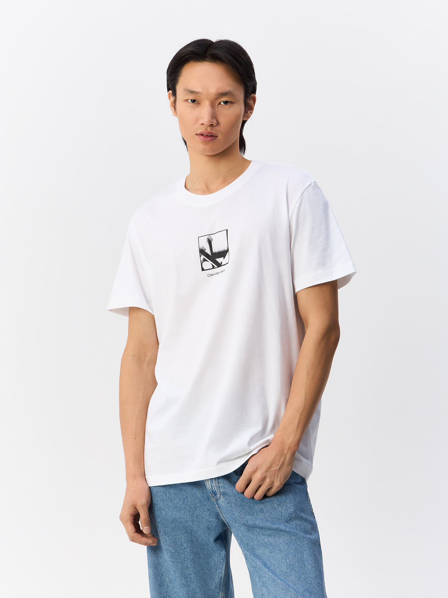 

Футболка мужская Calvin Klein Jeans J30J325687 белая L, Белый, J30J325687