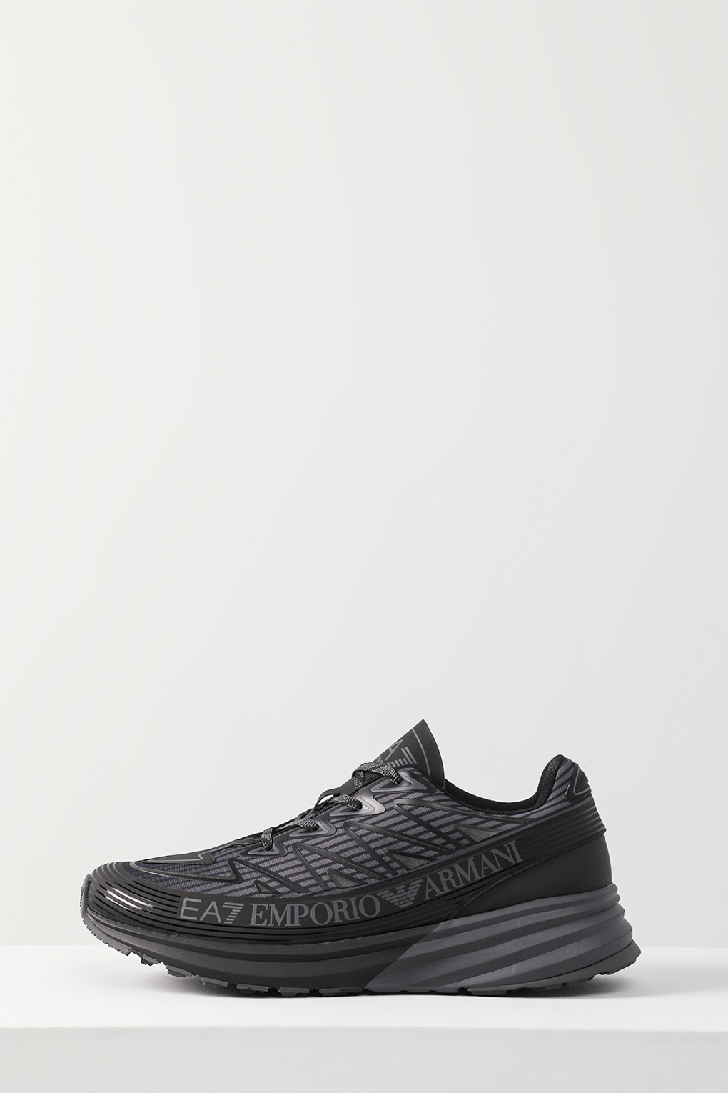 

Кроссовки мужские EA7 X8X129 XK307 черные 8.5 US, Черный, X8X129 XK307