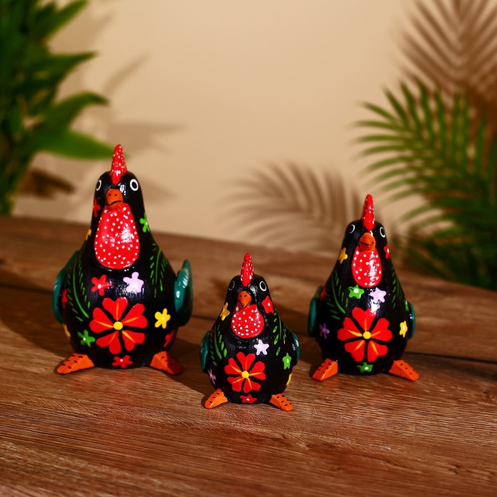 Сувенирный набор Курочки дерево 12,10 и 8 см