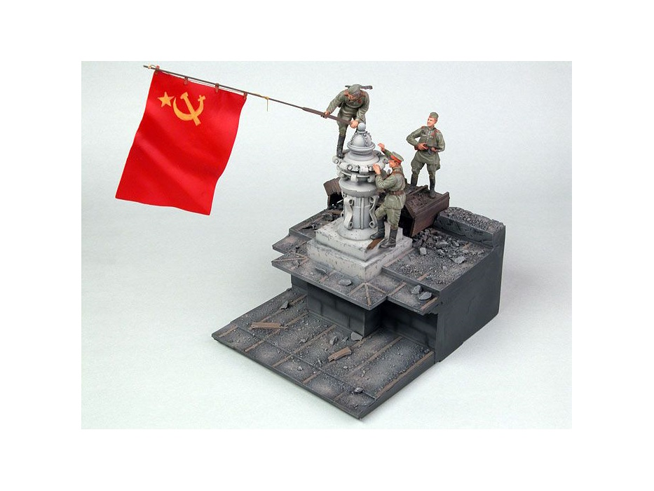 

Модель для сборки Миниатюра Флаг над Рейхстагом 1/35