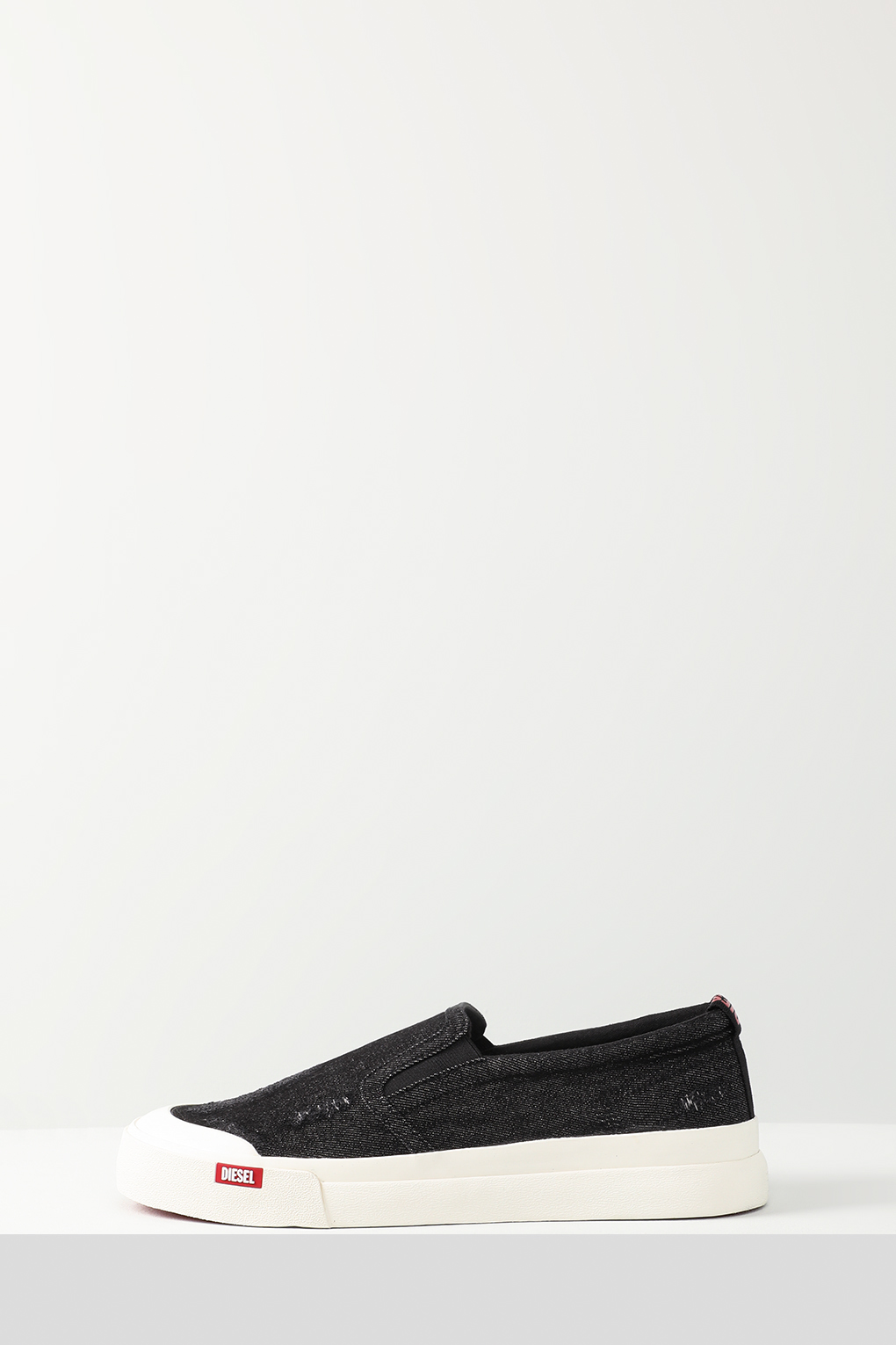 

Слипоны мужские DIESEL Y03268 P0436 черные 43 EU, Черный, Y03268 P0436