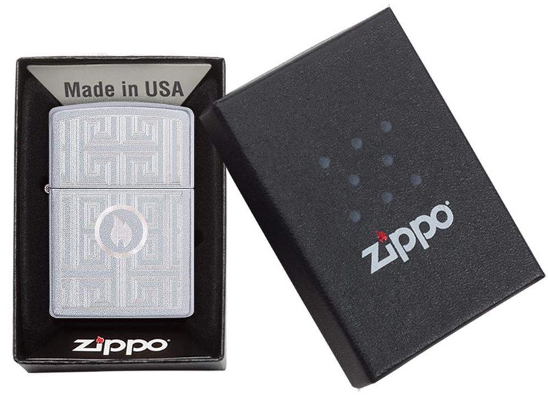 Бензиновая зажигалка Zippo Labyrinth Satin Chrome