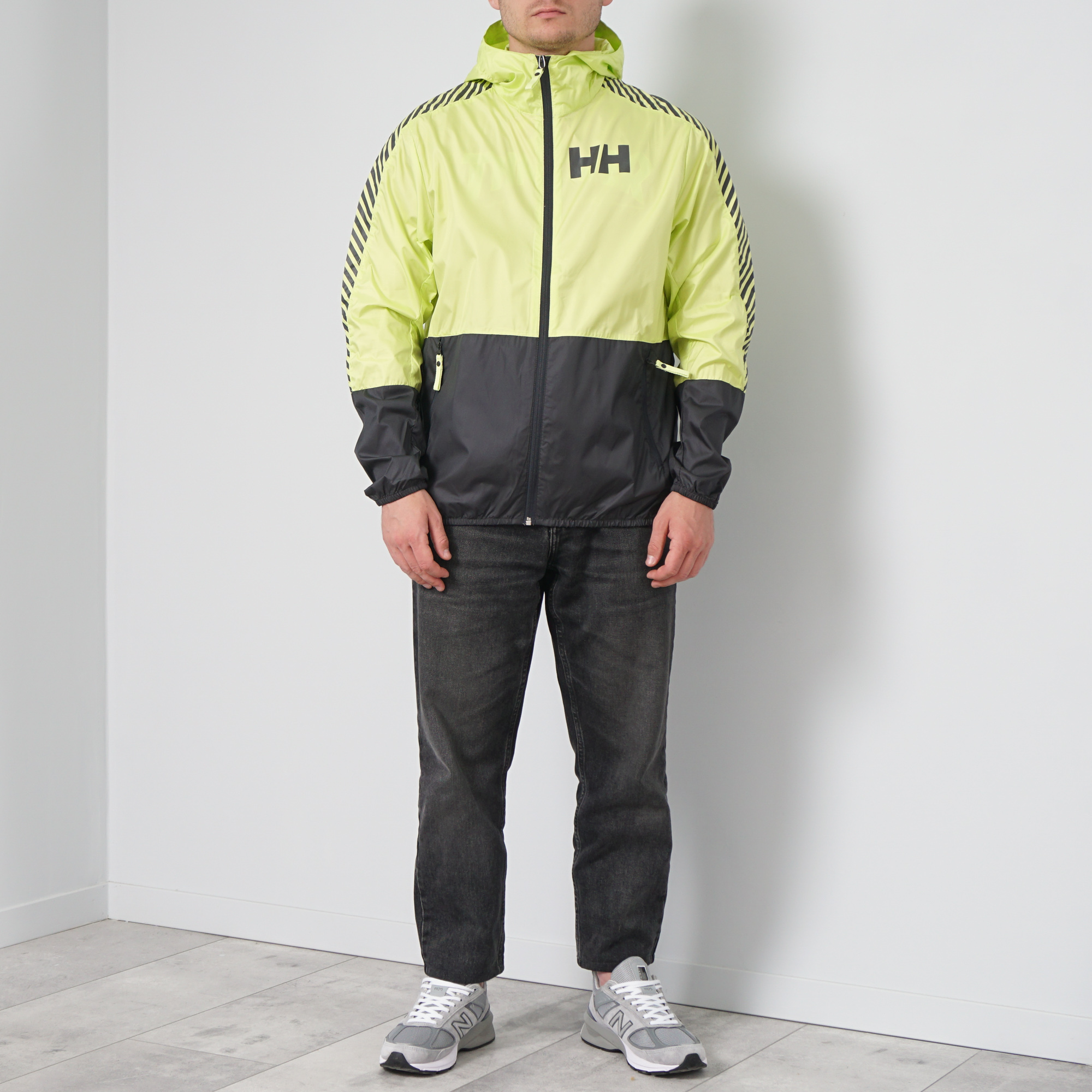 фото Ветровка мужская helly hansen 53442-379 зеленая xl