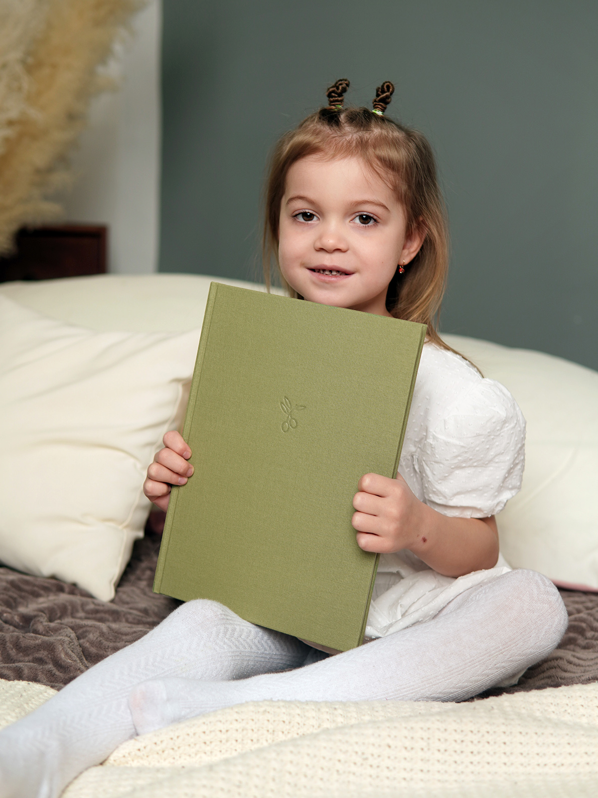 Детский фотоальбом O' live book с метрикой в подарочной коробке