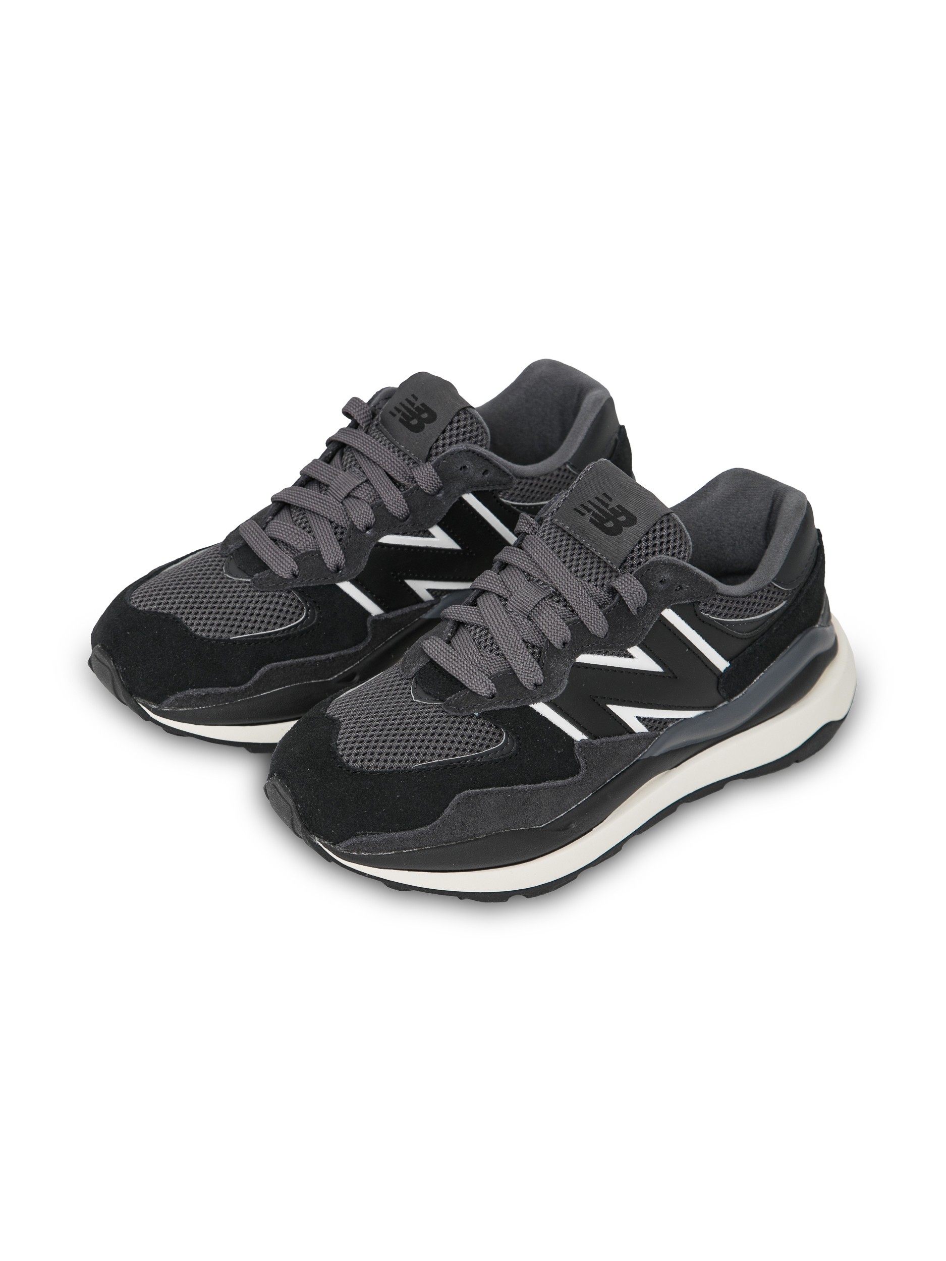 

Кроссовки женские New Balance W5740CHB/B черные 37 EU, W5740CHB/B