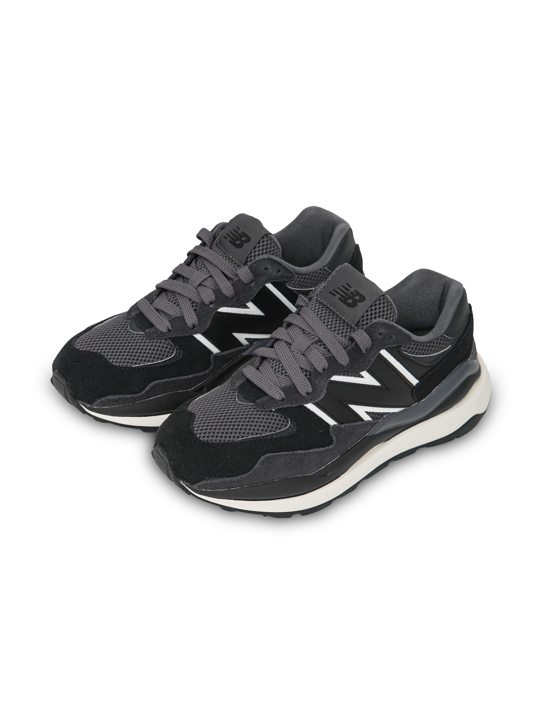 

Кроссовки женские New Balance W5740CHB/B черные 40.5 EU, W5740CHB/B
