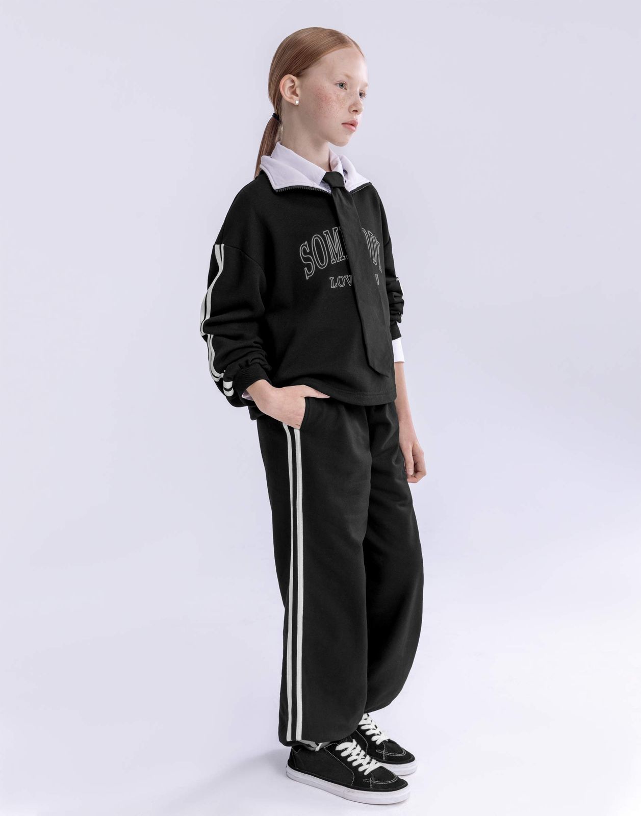 

Свитшот для девочки Gloria Jeans GAC023028 черный 8-10л/140, GAC023028