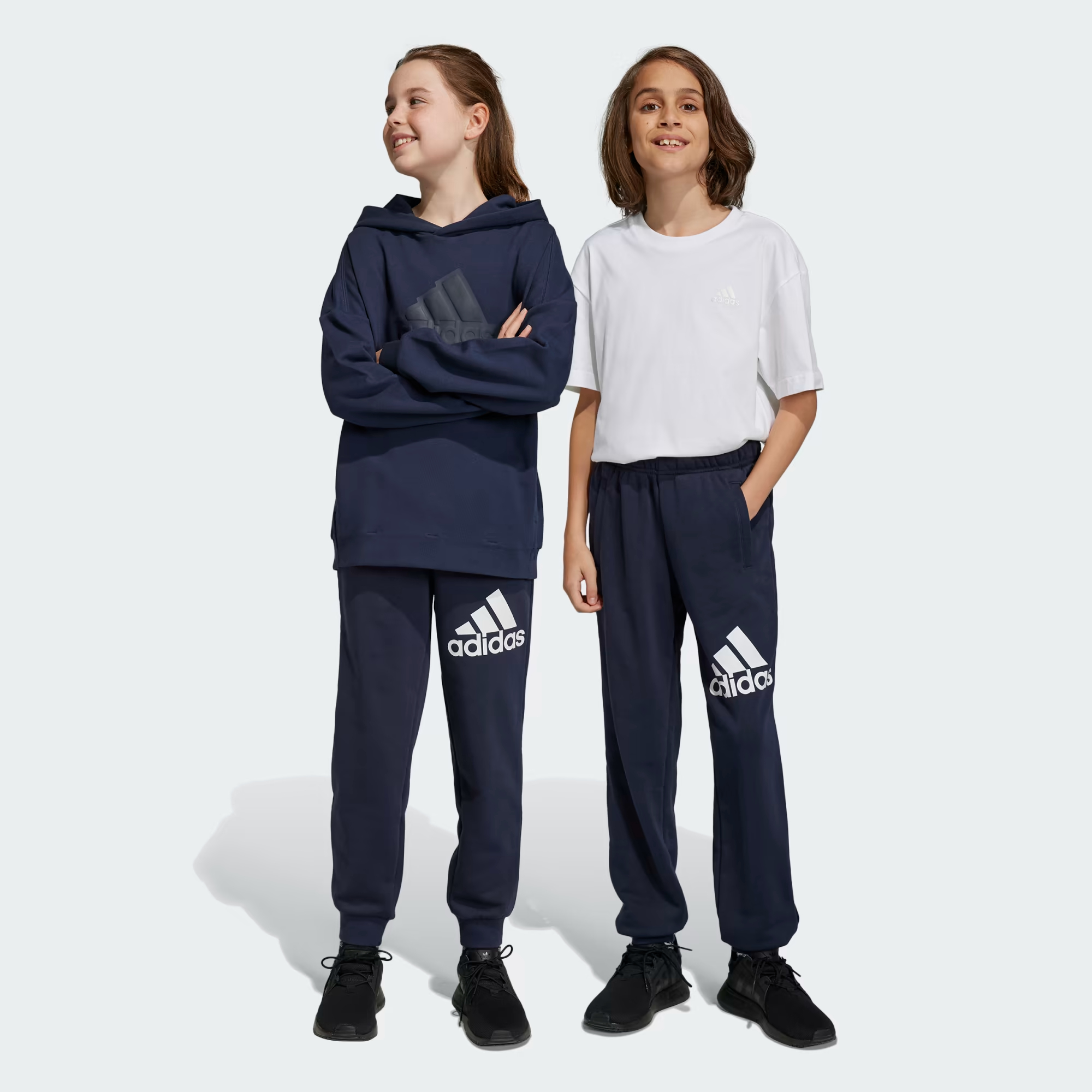 

Брюки детские Adidas Essentials Regular Fit Big Logo HR6383 синие 128, Синий, Essentials Regular Fit Big Logo