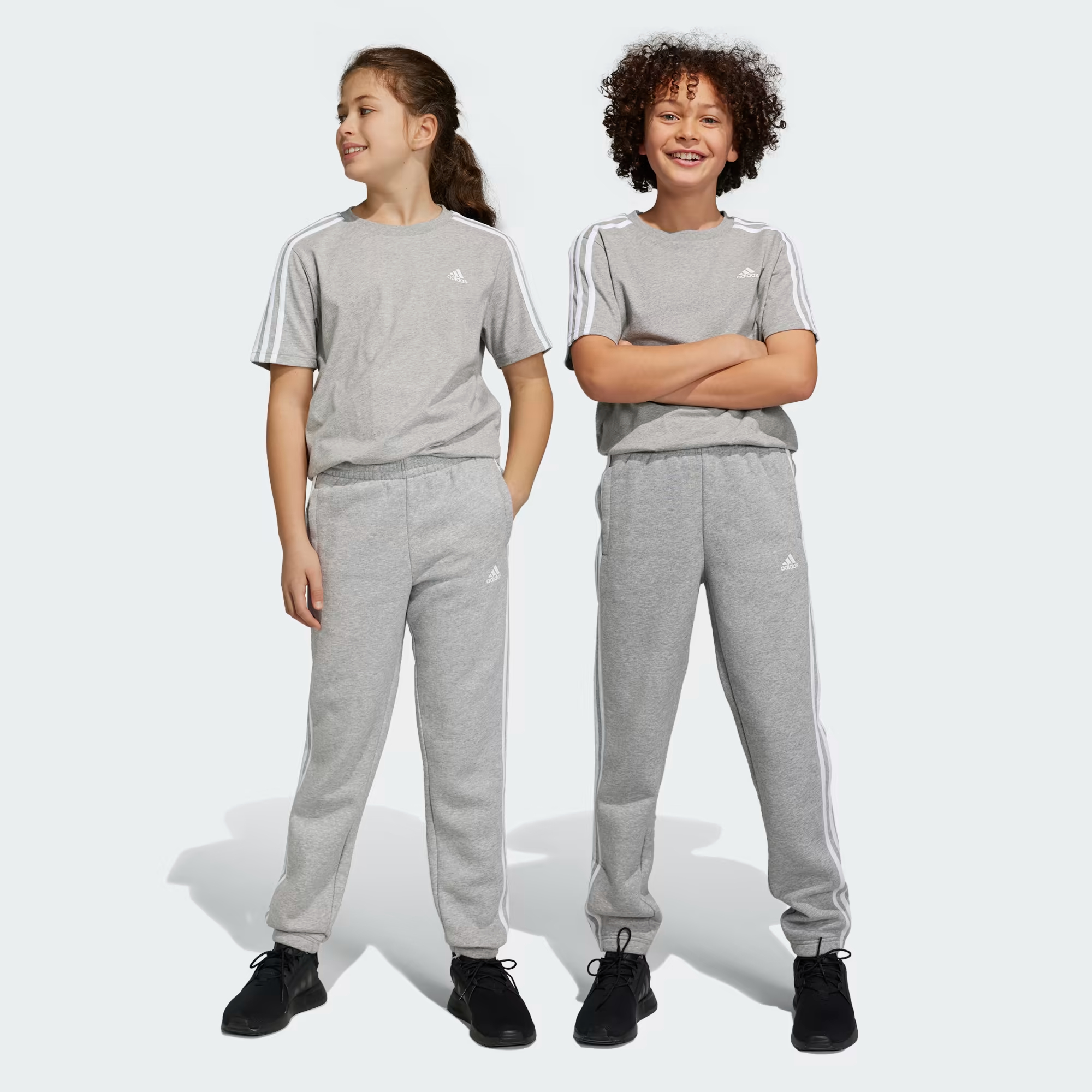 

Брюки детские Adidas Essentials 3-stripes Fleece IC0602 серые 152, Серый, Essentials 3-stripes Fleece
