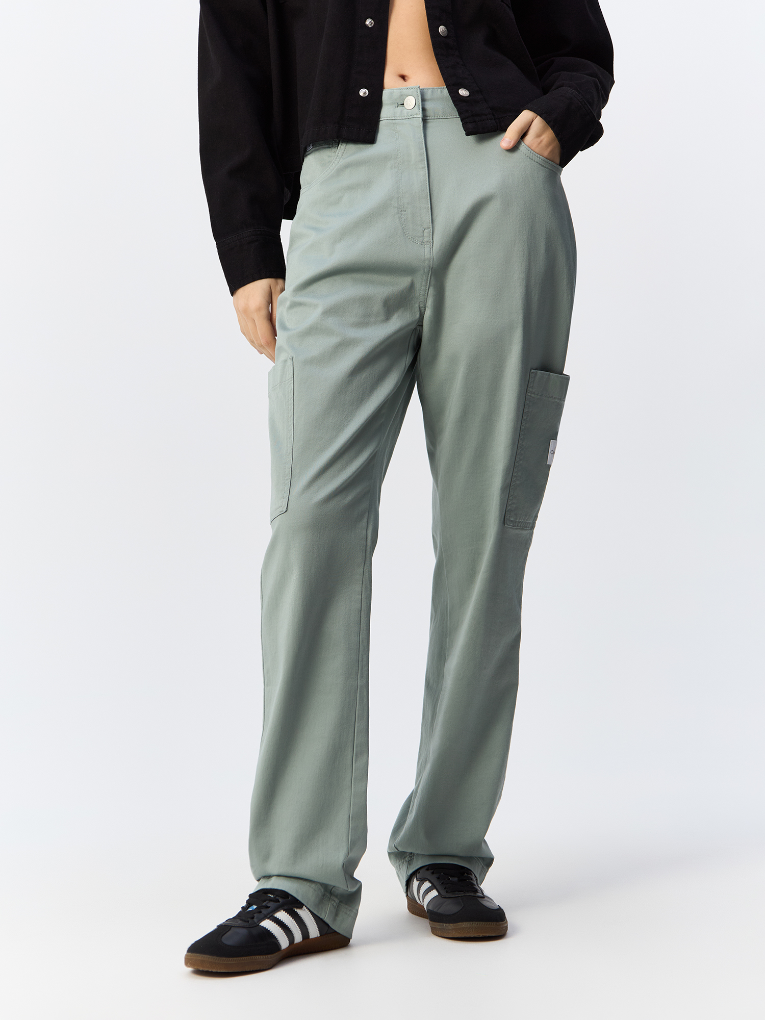 

Брюки женские Calvin Klein Jeans Woven Label High Rise Straight Pant J20J223117 серые M, Серый, Woven Label High Rise Straight Pant