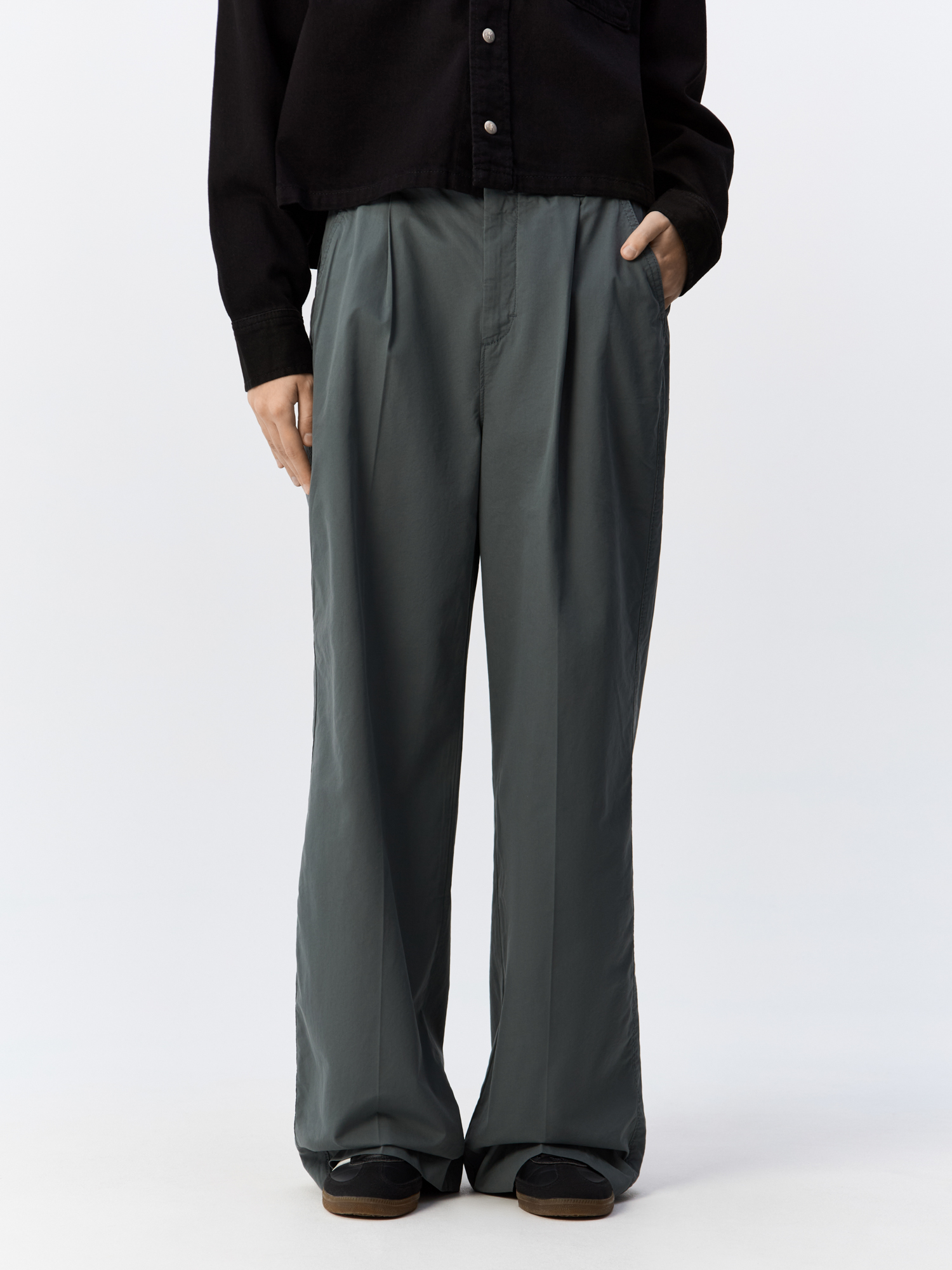 

Брюки женские Calvin Klein Jeans Loose Straight Chino Trousers J20J223585 серые S, Серый, Loose Straight Chino Trousers