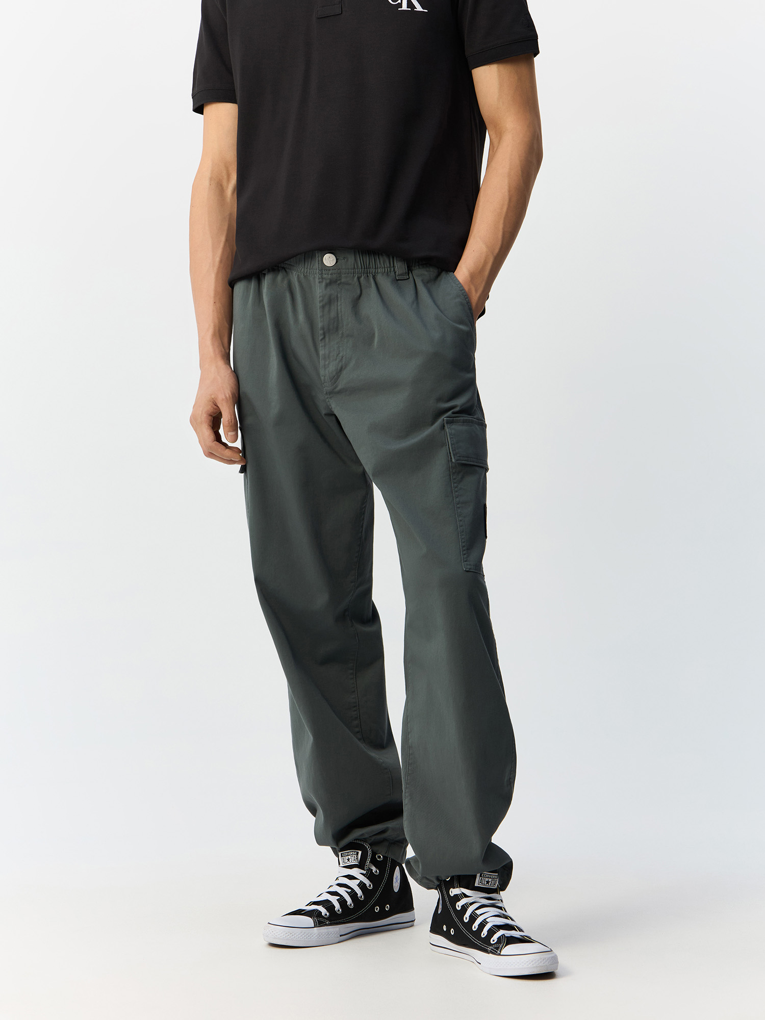 

Брюки мужские Calvin Klein Jeans J30J326829 серые 30/32, Серый, J30J326829