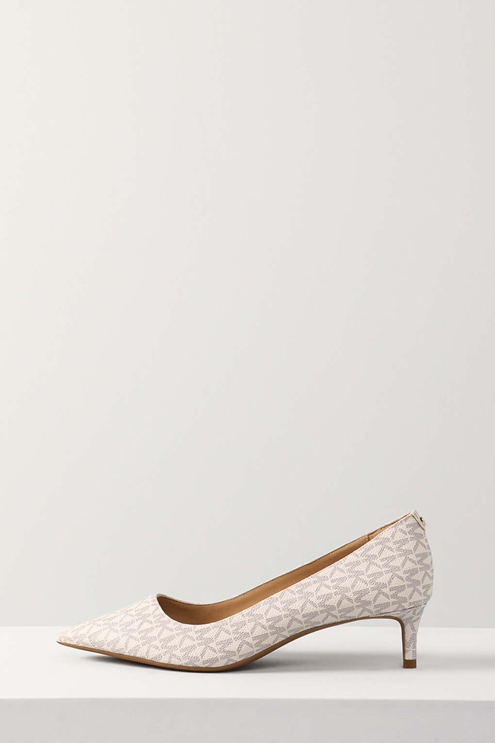 

Туфли женские Michael Kors 40R3ALMP1B бежевые 9 US, Бежевый, 40R3ALMP1B