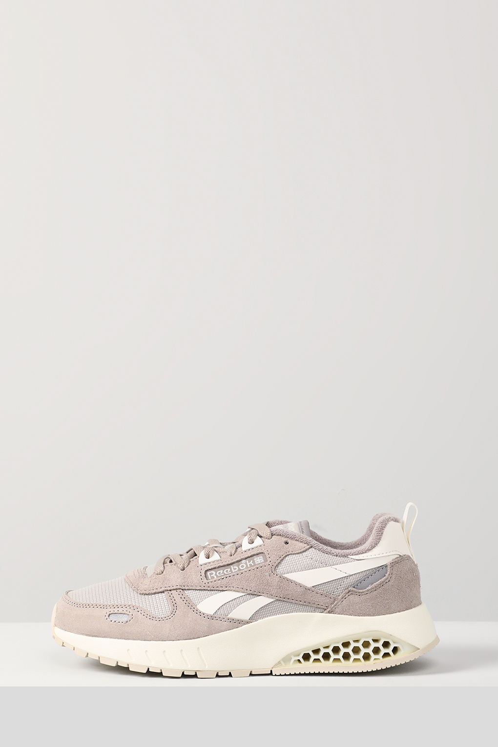 

Кроссовки женские Reebok 100074409 бежевые 7.5 US, Бежевый, 100074409