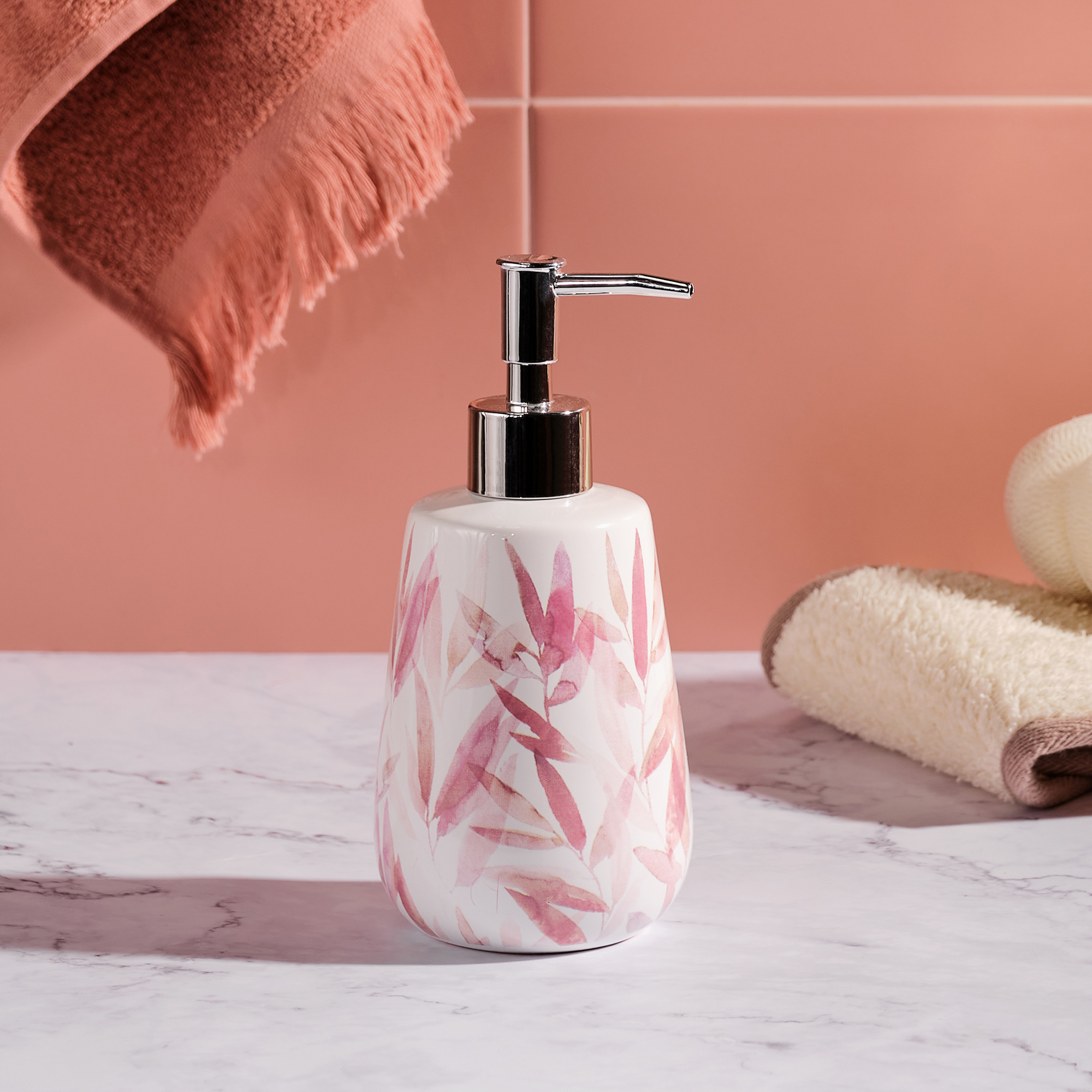 Дозатор для жидкого мыла Moroshka Akvarel 8,6х8,6х18 см. цвет белый розовый