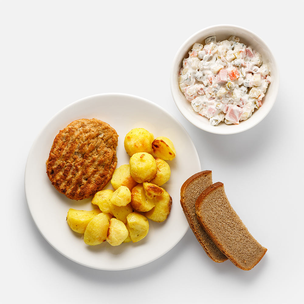 Комплексный обед Домашний очаг, бифштекс, зарумяненный картофель, оливье и хлеб, 445 г