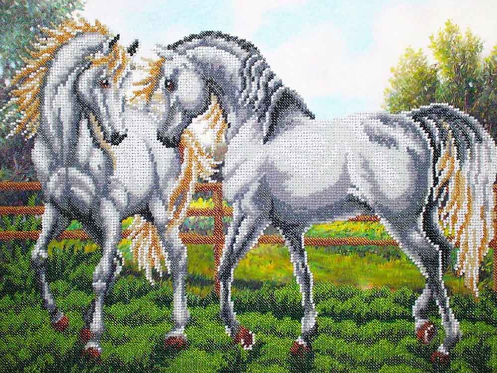 фото Набор вышивки бисером паутинка пара белых лошадей