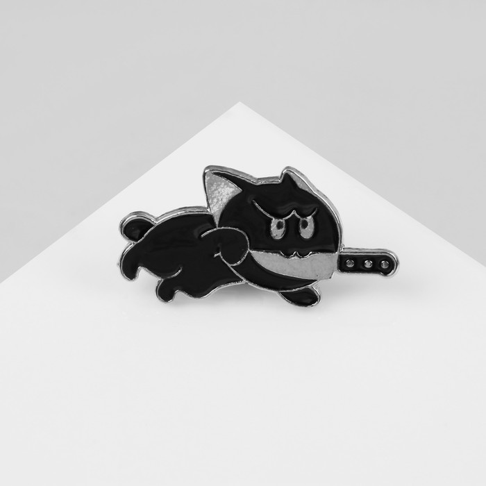 Значок Queen fair Кот охотник в прыжке цвет чёрный в серебре