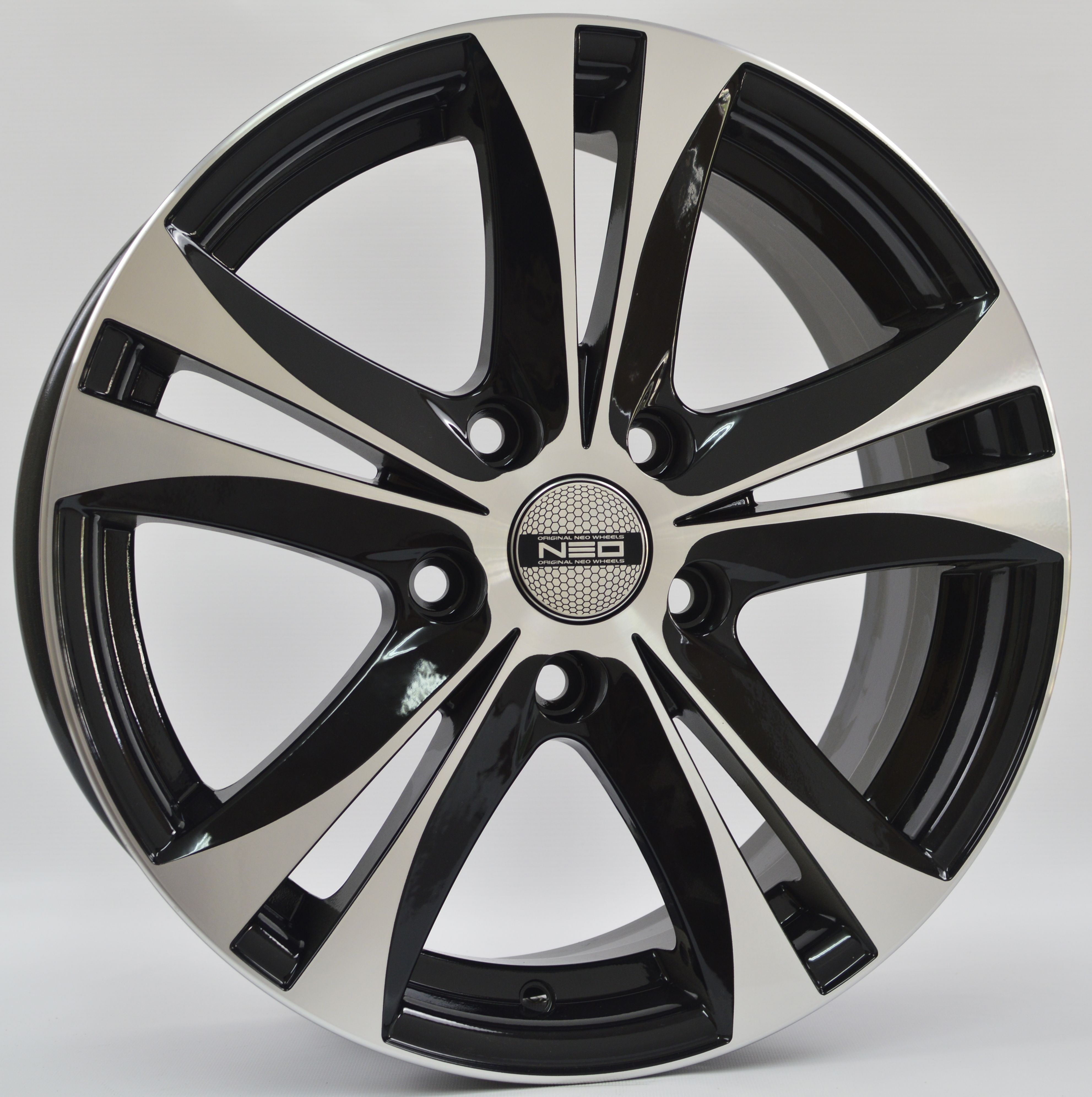 

Колесный диск литой NEOLUX 844 7,5x18 5*112 ET35 d66,6 ЧерныйN844-7518-