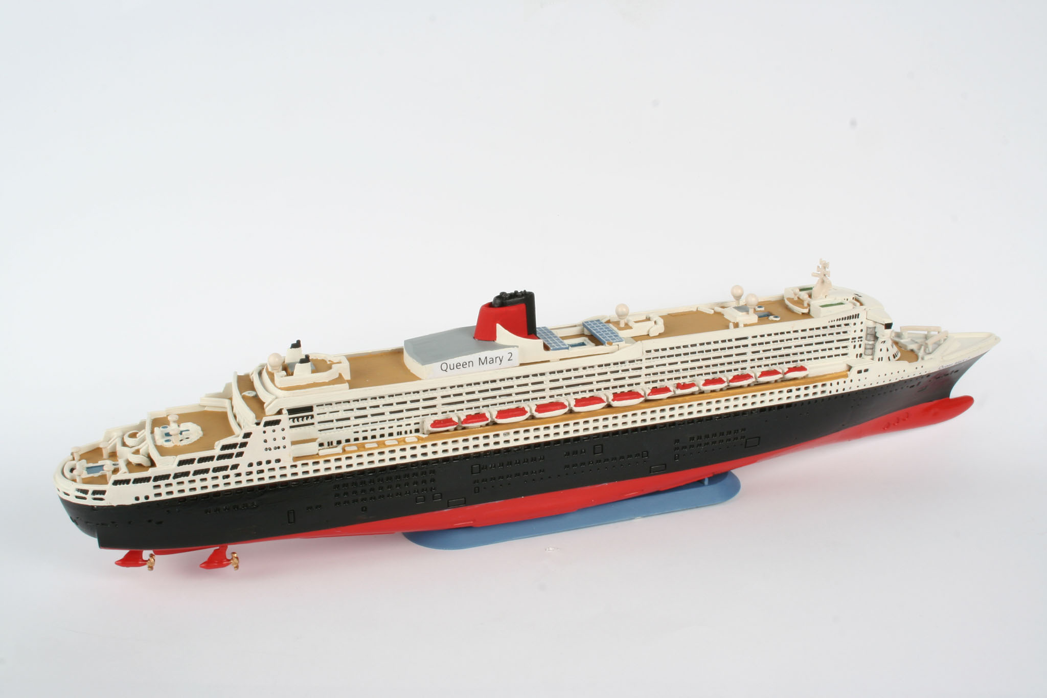 

Лайнер queen mary 2 (1:1200)