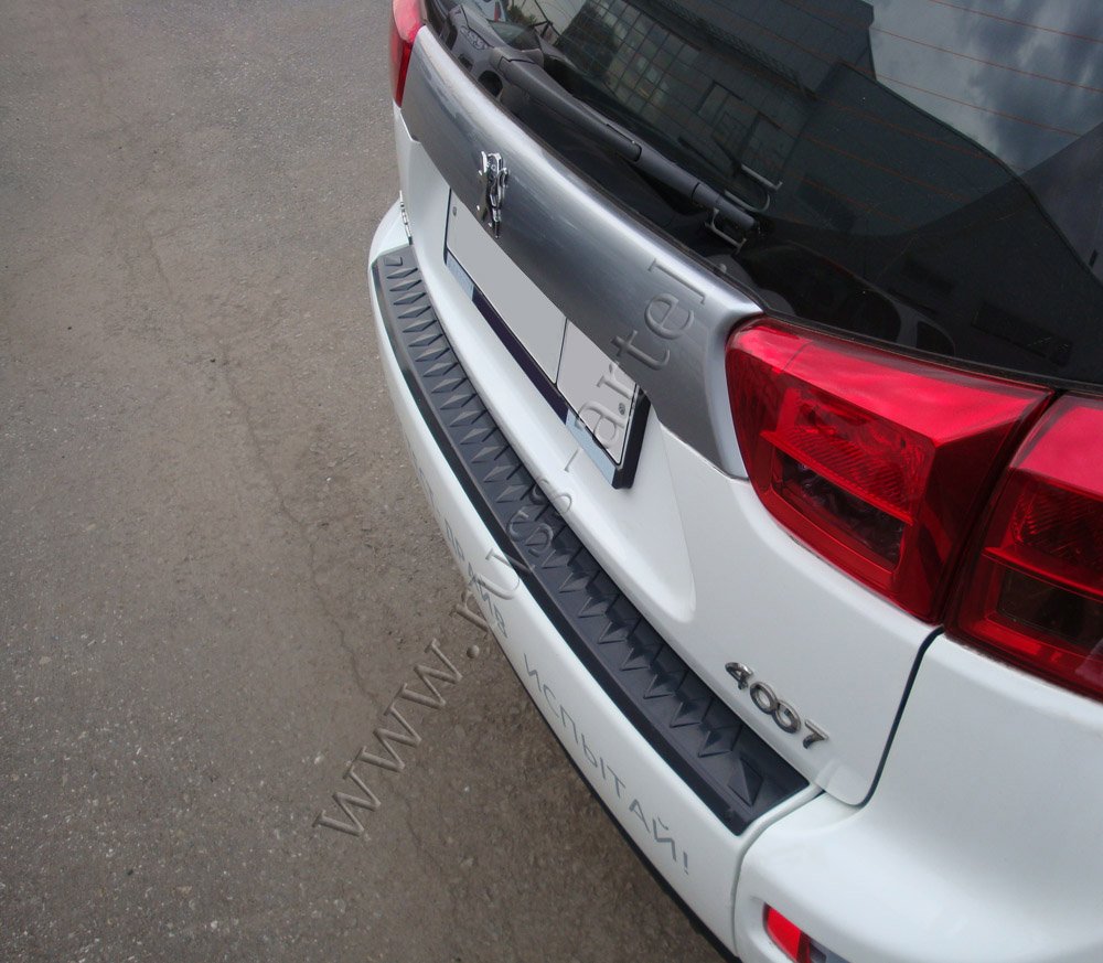 

Накладка на задний бампер для Peugeot 4007 2007-2013