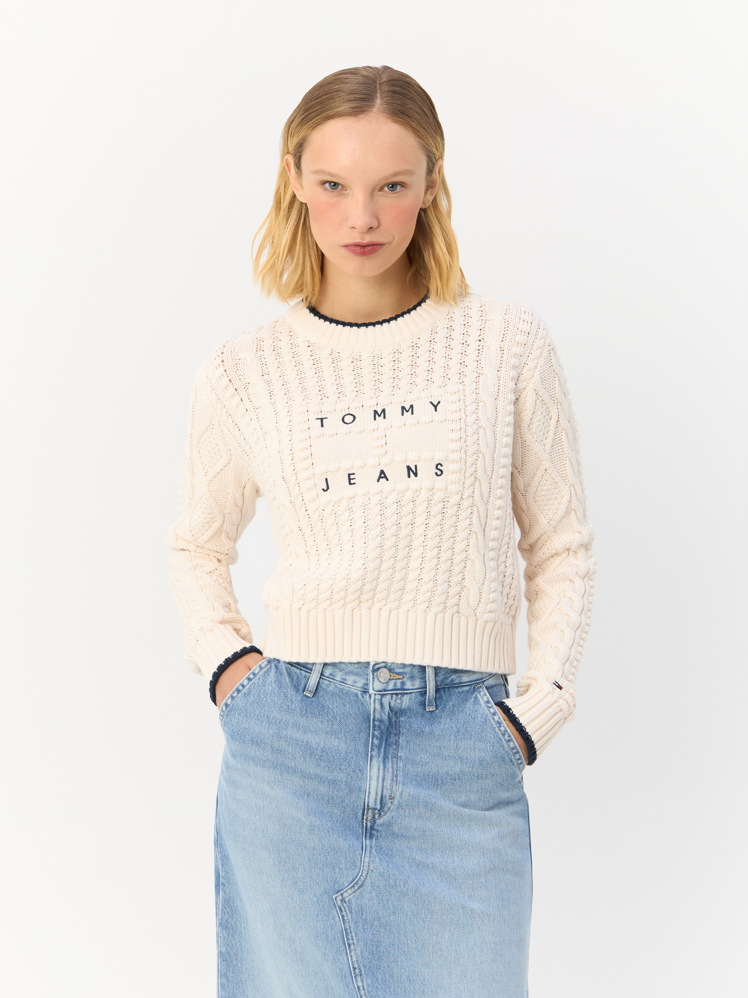 

Джемпер женский Tommy Hilfiger Tjm Bubble Cable Flag DW0DW18522 белый L, Tjm Bubble Cable Flag