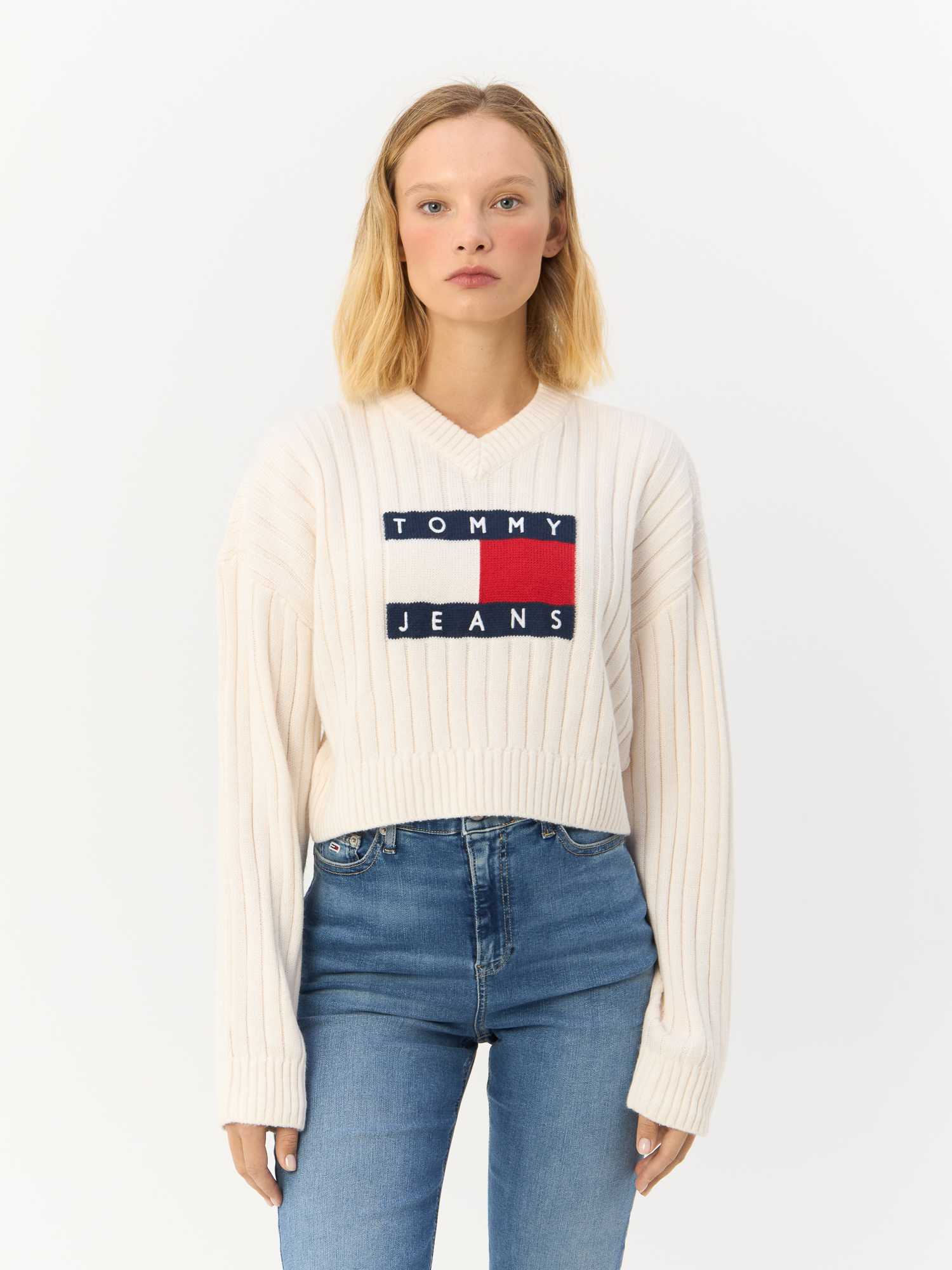 

Пуловер женский Tommy Hilfiger Tjw Vnck Center Flag DW0DW18528 белый S, Tjw Vnck Center Flag