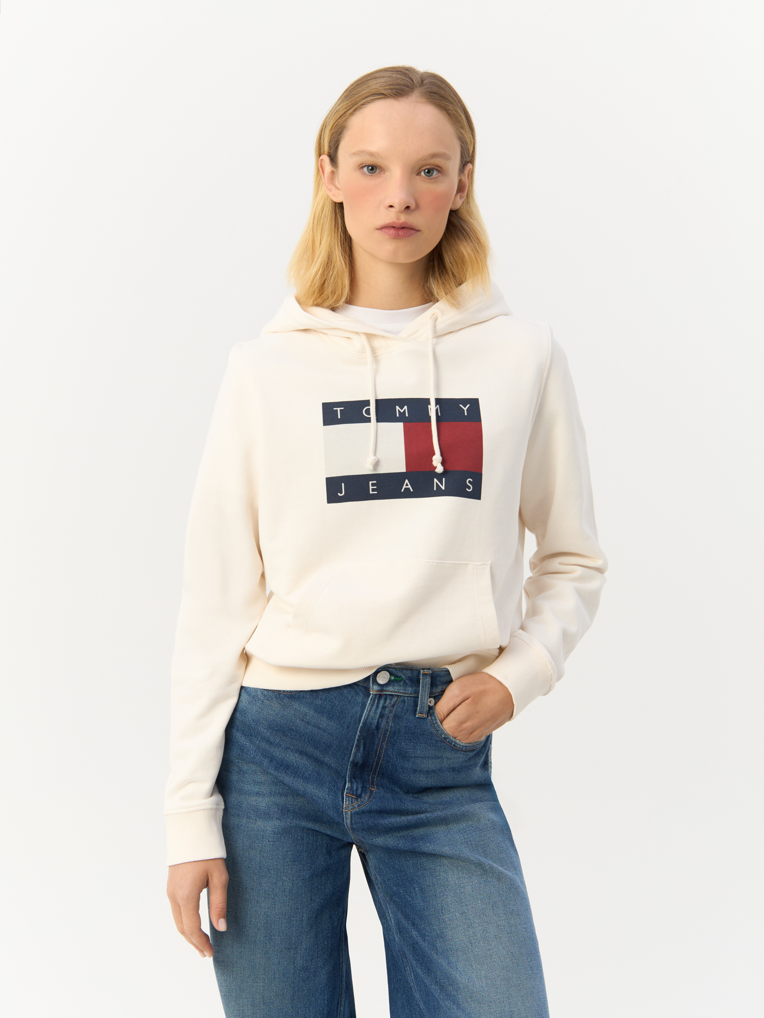 Худи женское Tommy Hilfiger Tommy Jeans Flag DW0DW18654 белое L TOMMY HILFIGER белый