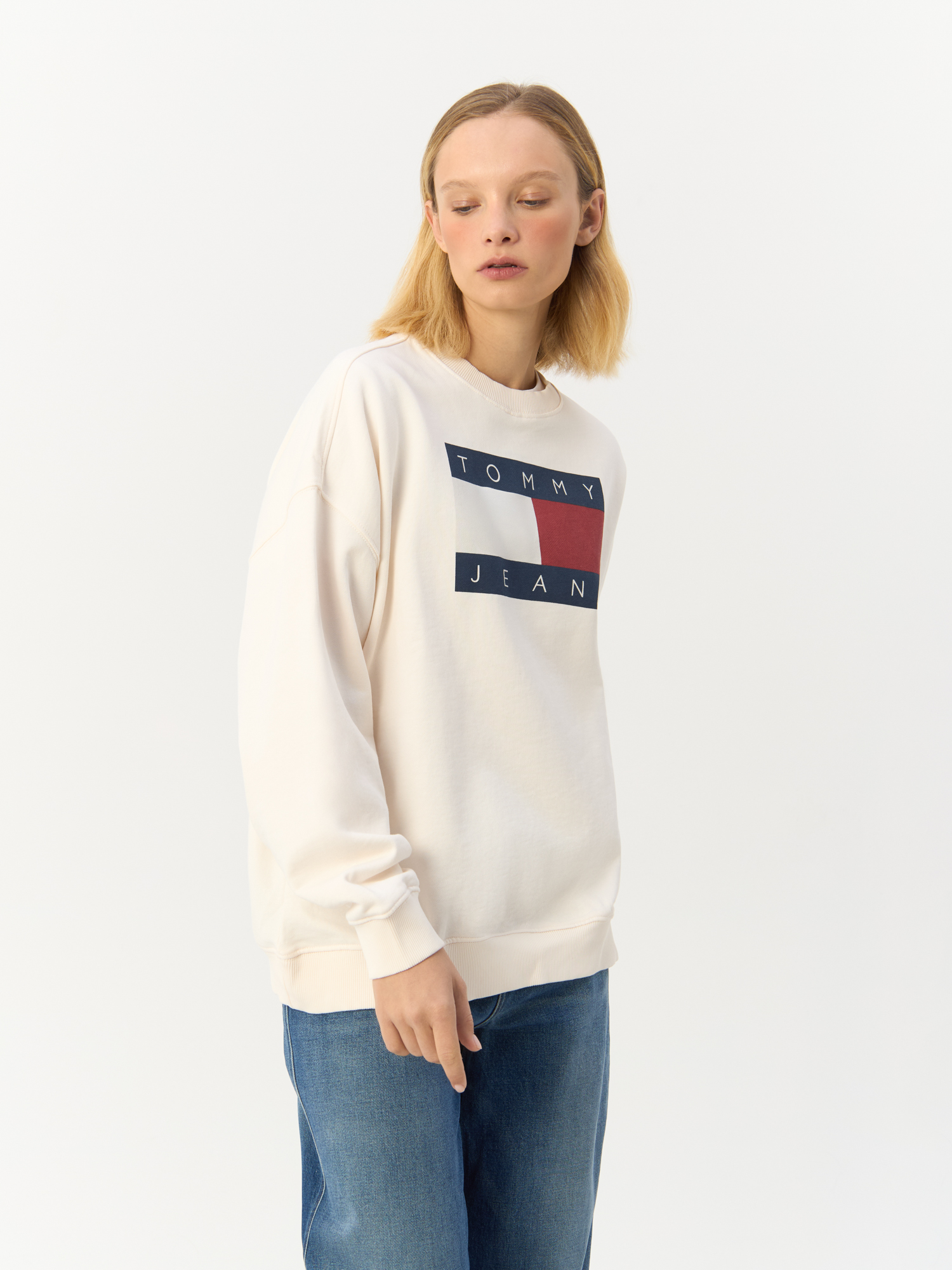 

Свитшот женский Tommy Hilfiger Tjw Ovs Tommy Flag Crew DW0DW18623 белый XL, Tjw Ovs Tommy Flag Crew