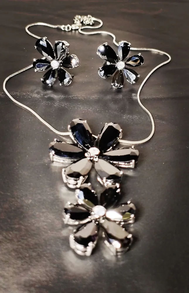 

Колье+серьги из бижутерного сплава NoBrand Limit, swarovski, limit