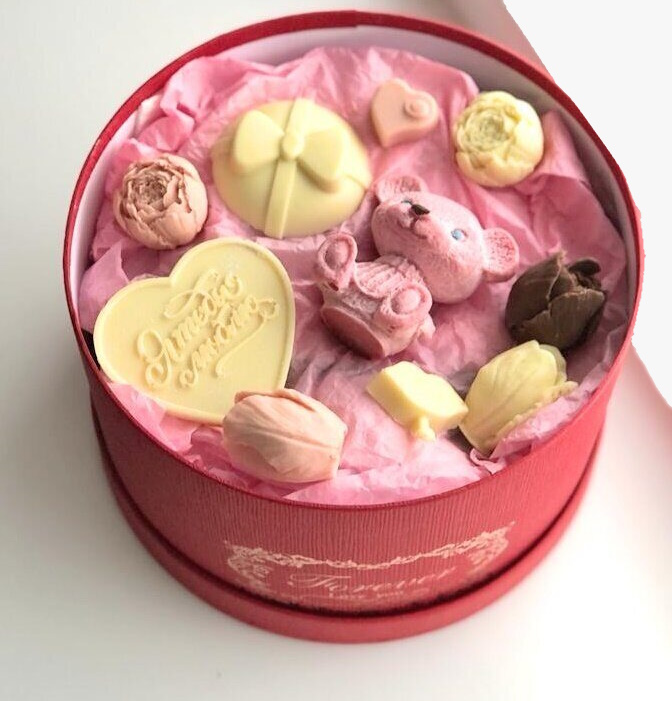 

Шоколадный подарок ShokoTrendy Я тебя Люблю 20 х 20 см, шоколадные цветы с мишками в коробке