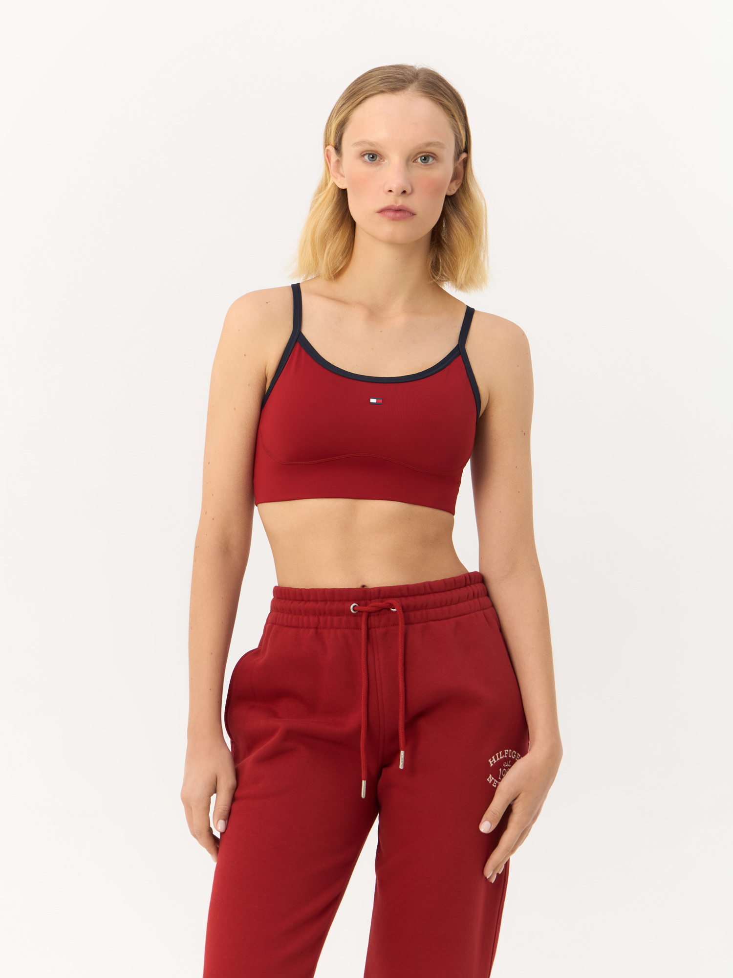 Топ женский TOMMY HILFIGER Sport Strap Low Support Bra WW0WW42070 красный L 7590₽