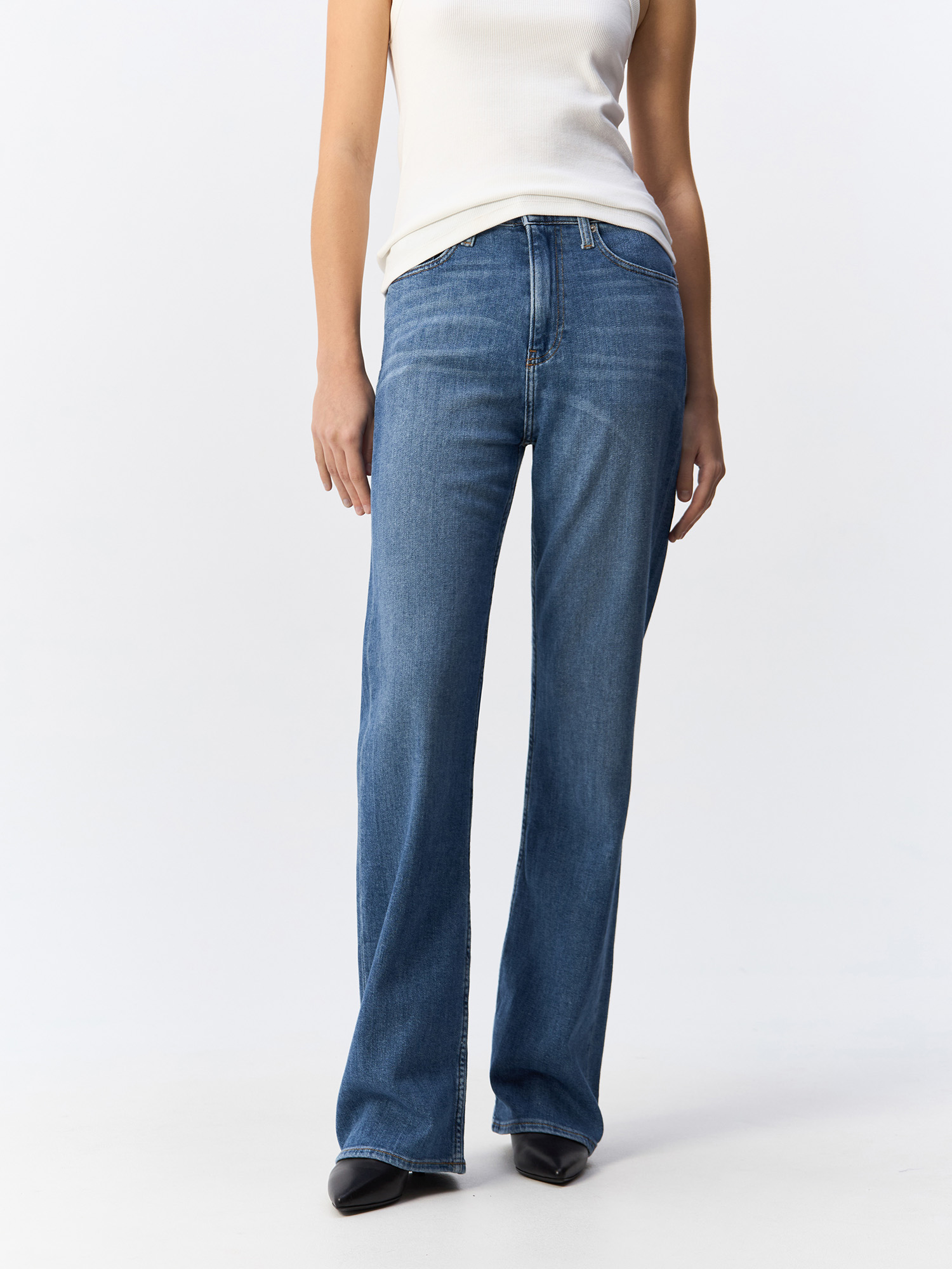 

Джинсы женские Calvin Klein Jeans J20J223892 синие 31/32, Синий, J20J223892