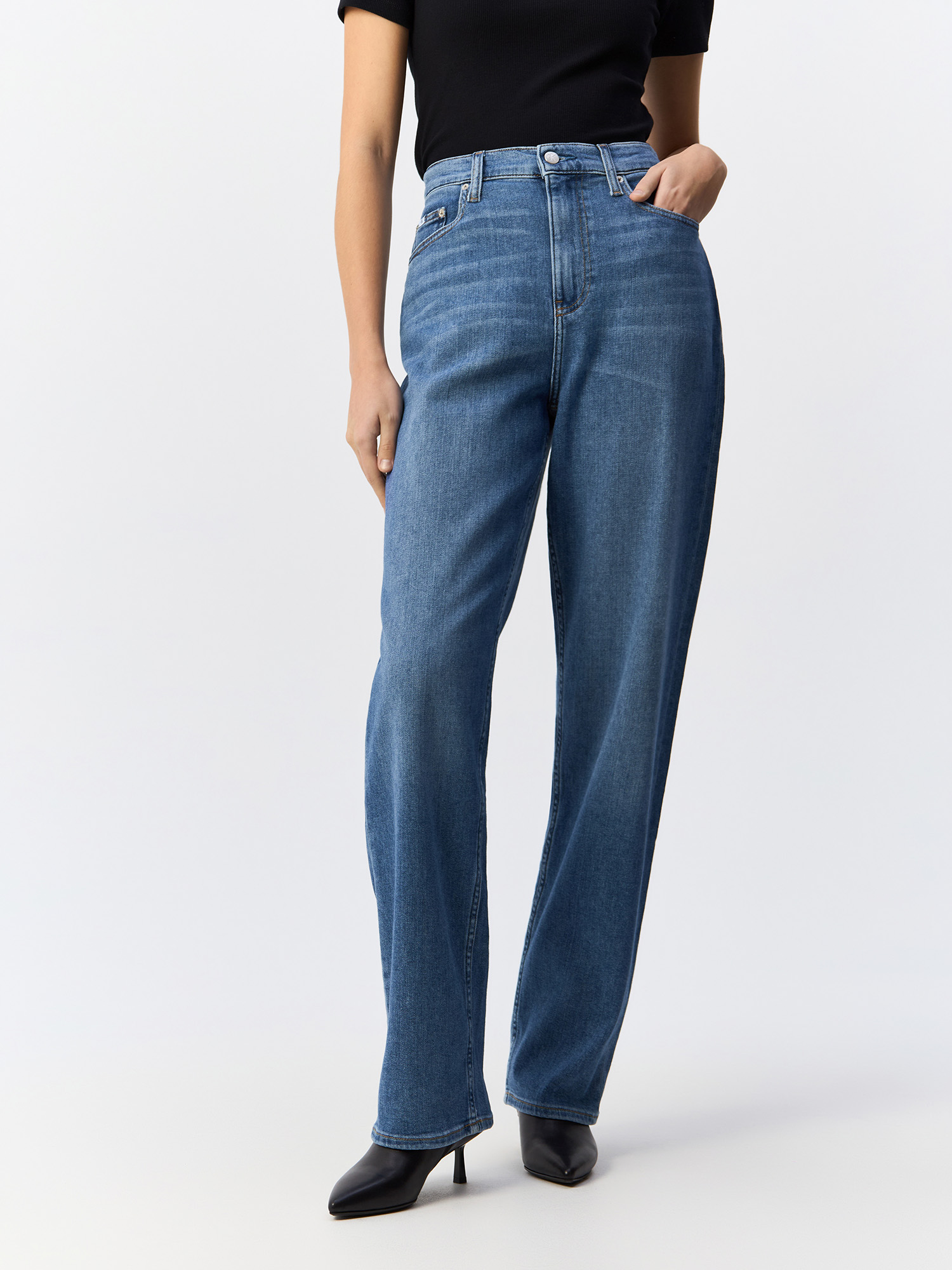 

Джинсы женские Calvin Klein Jeans J20J223643 синие 32/32, Синий, J20J223643