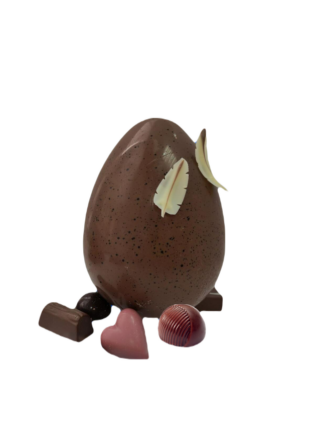 

Шоколадное яйцо VioChoco с шоколадными конфетами ассорти внутри, 250 грамм