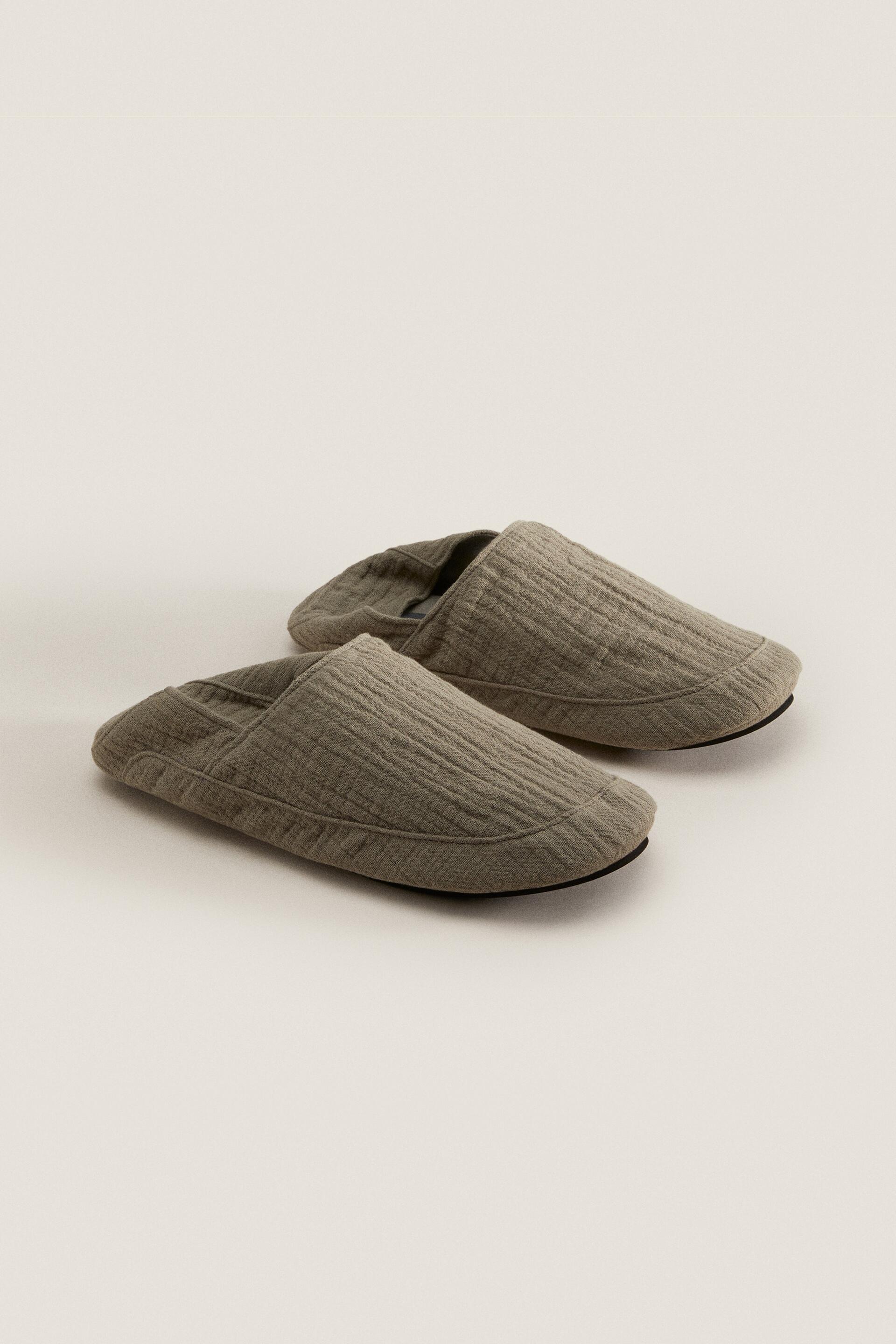 

Тапочки мужские ZARA 177545 серые 46 RU (доставка из-за рубежа), 177545