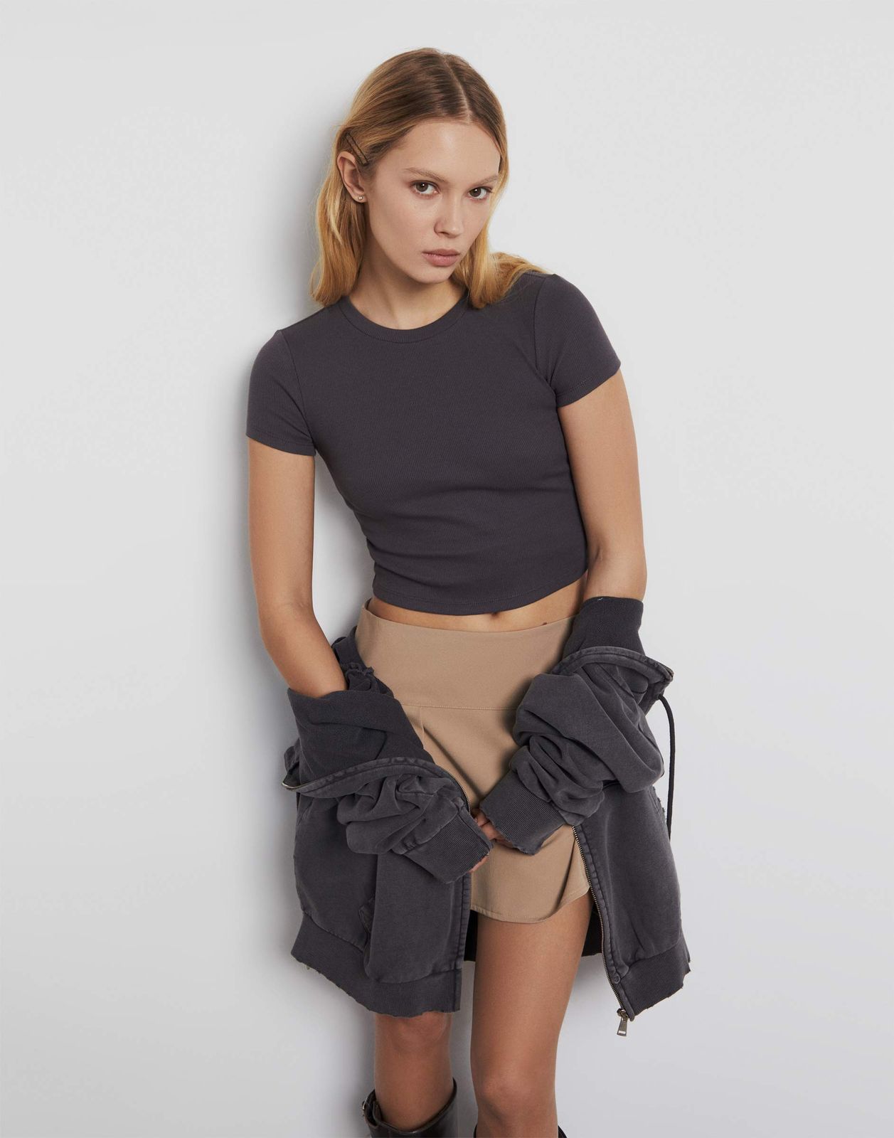 

Футболка женская Gloria Jeans GKT023510 темно-серый M/170, GKT023510