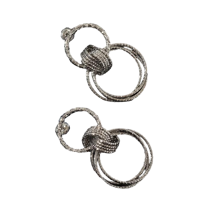 

Серьги подвески из металла Queen Fair