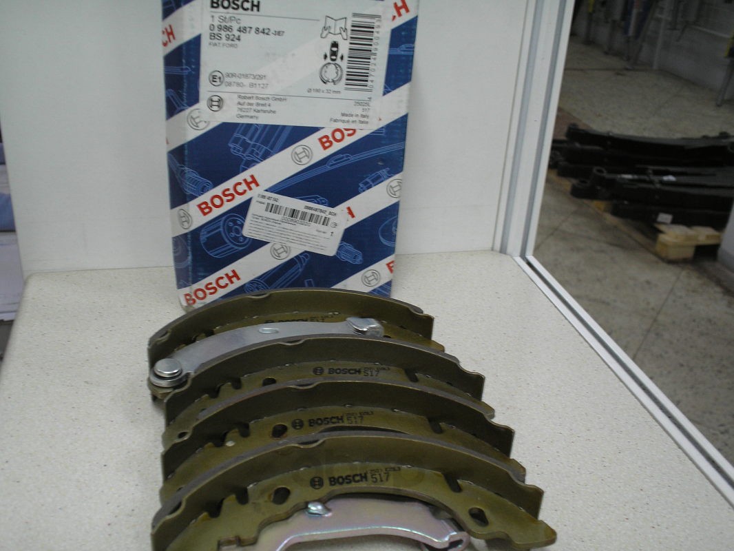 

Тормозные колодки дисковые BOSCH 0986487842