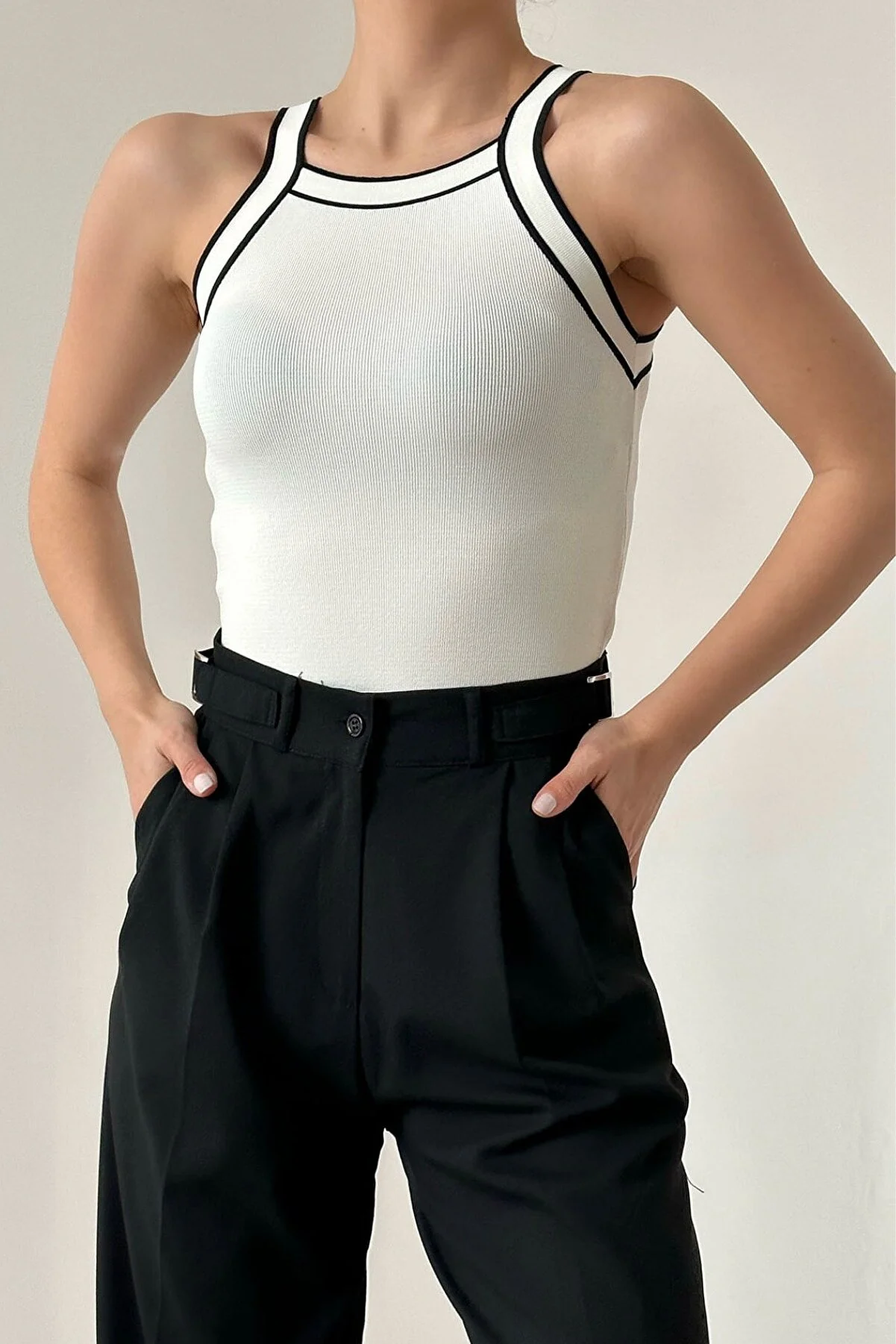 

Топ женский Qu Style 05-TA390004 белый, 05-TA390004