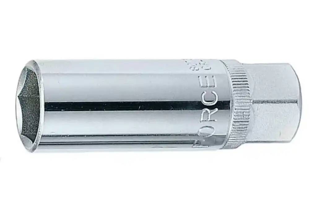 

Головка свечная 18 мм . 6-гранная 1/2dr l 65 мм . force 807418