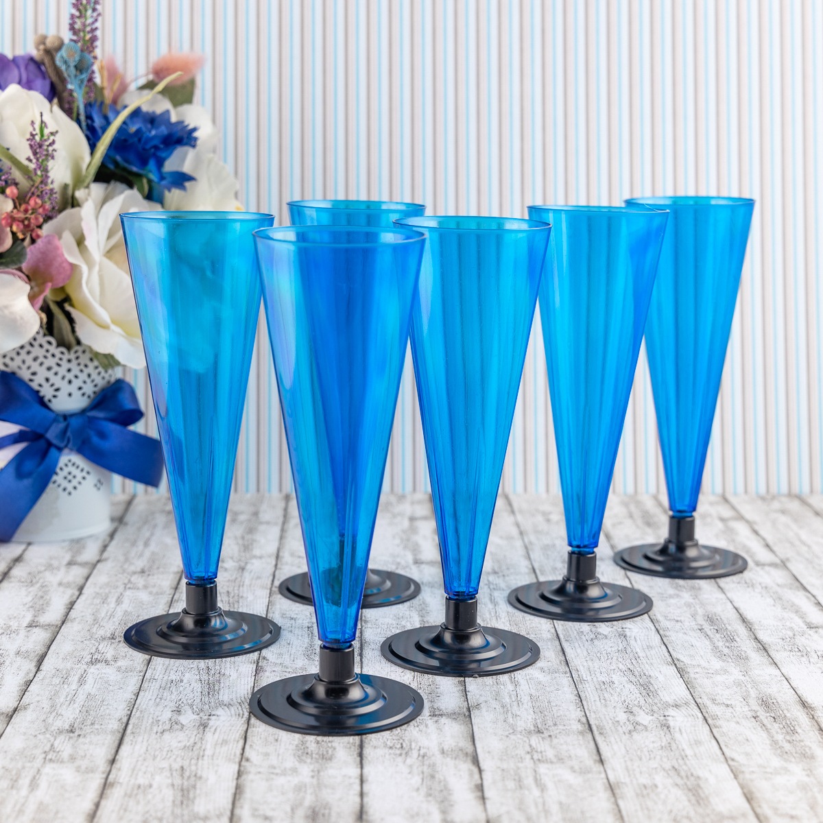 фото Набор синих пластиковых бокалов для шампанского на свадьбу и пикник, многоразовые, 6 штук свадебная мечта