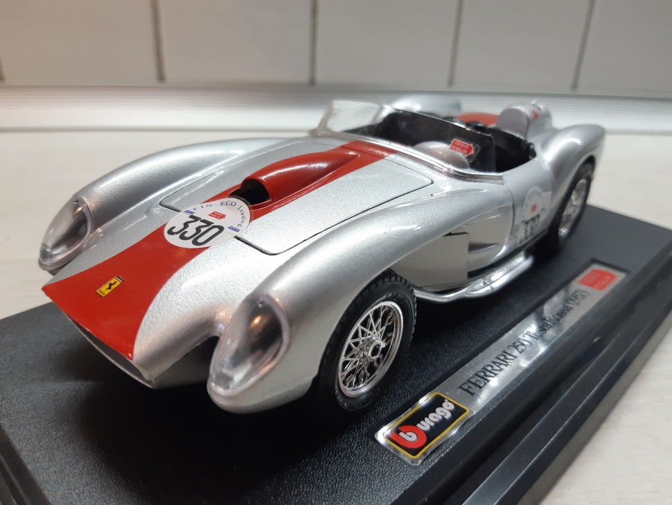 фото Коллекционная модель ferrari 250 testa rossa, масштаб 1:24 no brand