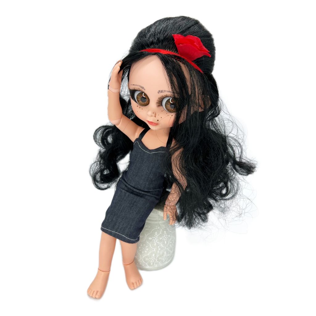 Кукла BERJUAN виниловая 35см Biggers De Lux Amy 25002 кукла jesmar виниловая 35см bebe bubble с аксессуарами 35004